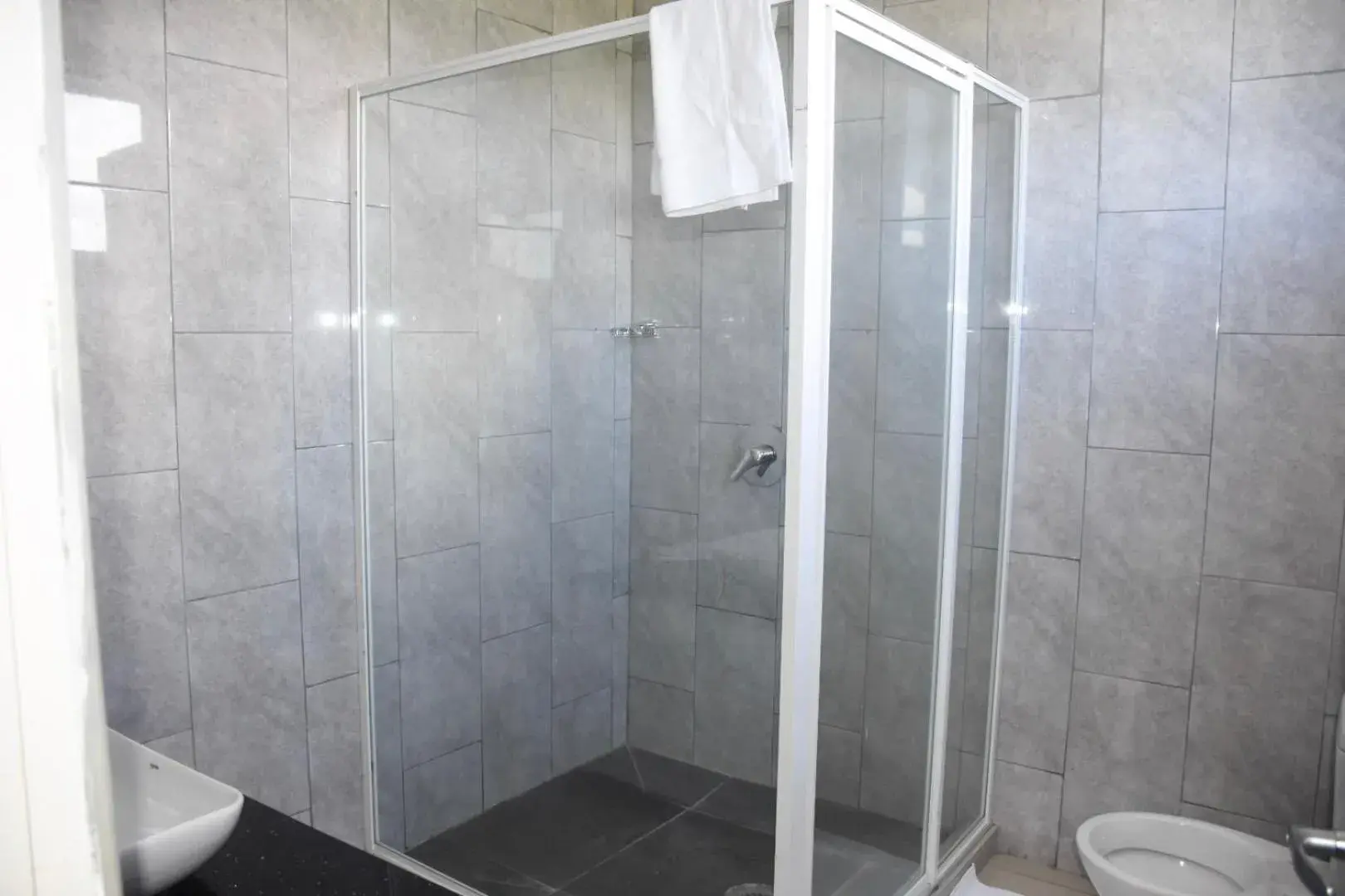 Shower in Best View Apartments Shower in Best View Apartments