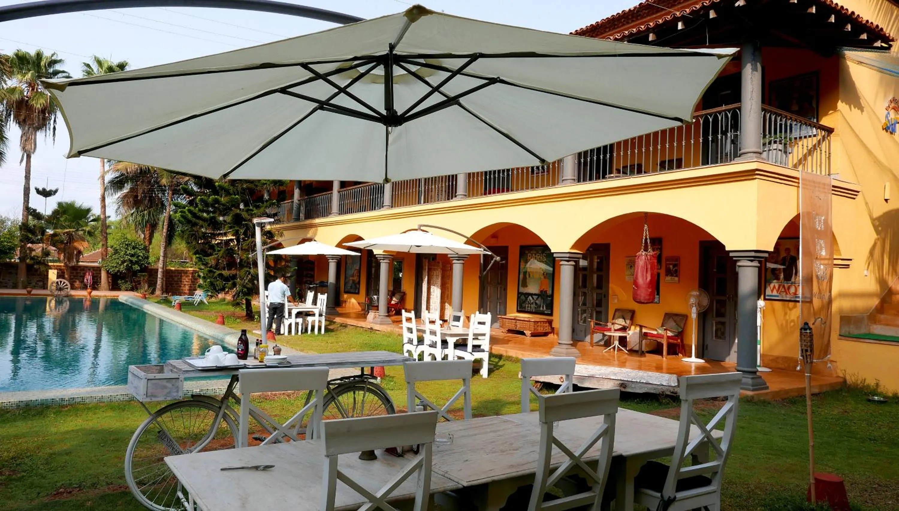 Restaurant/places to eat in Sur La Mer