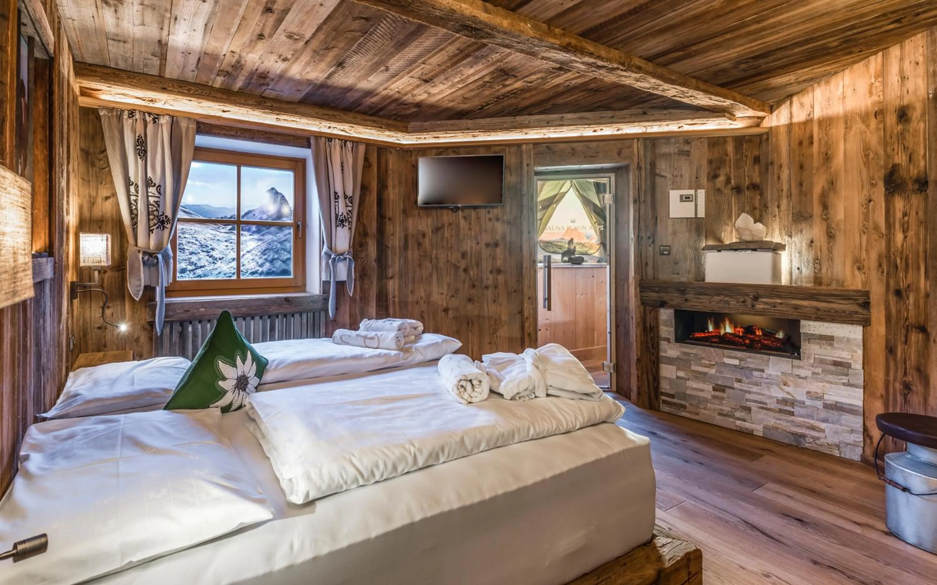 Bed in Hotel Bergschlössl