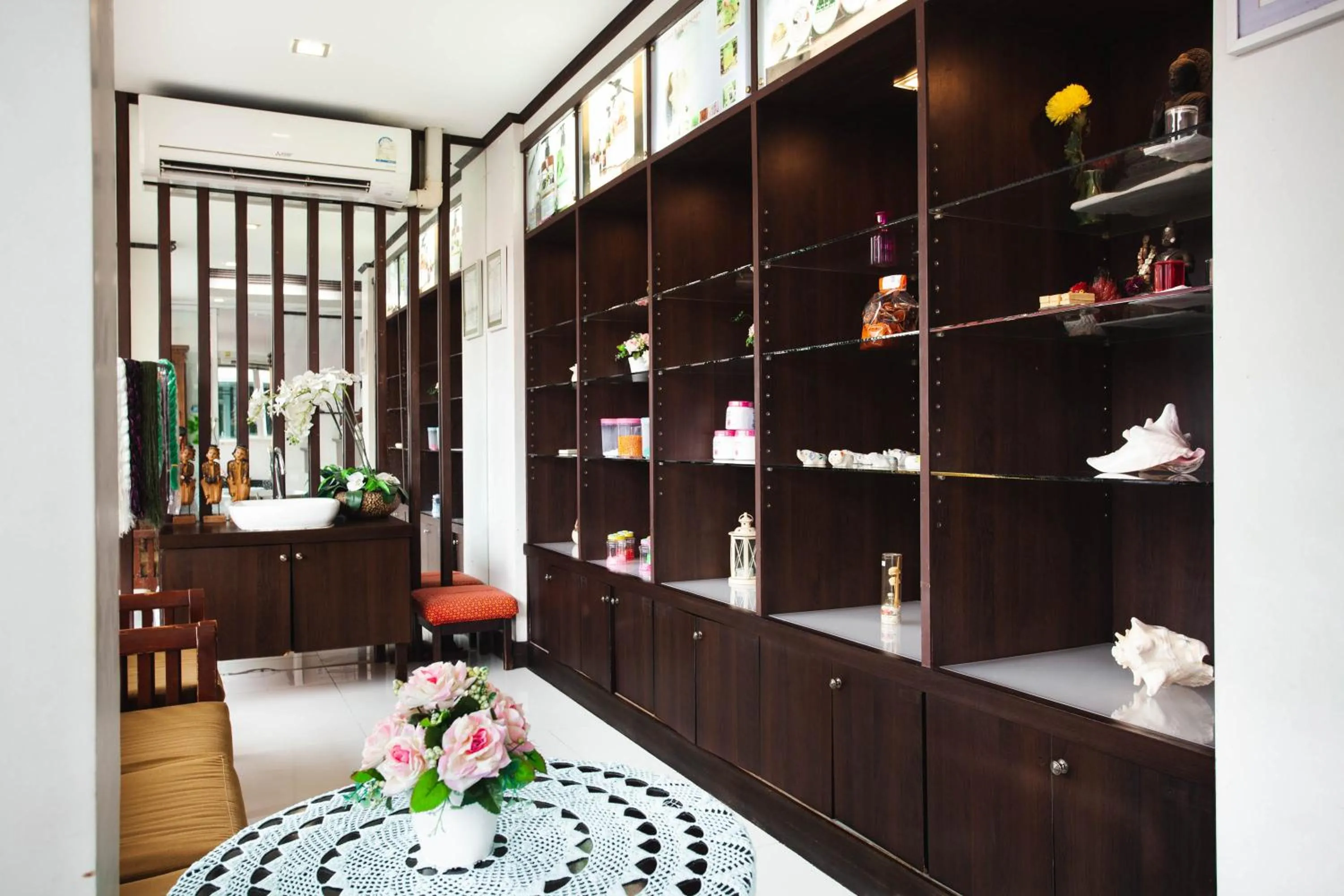 Massage in Baumancasa Beach Resort