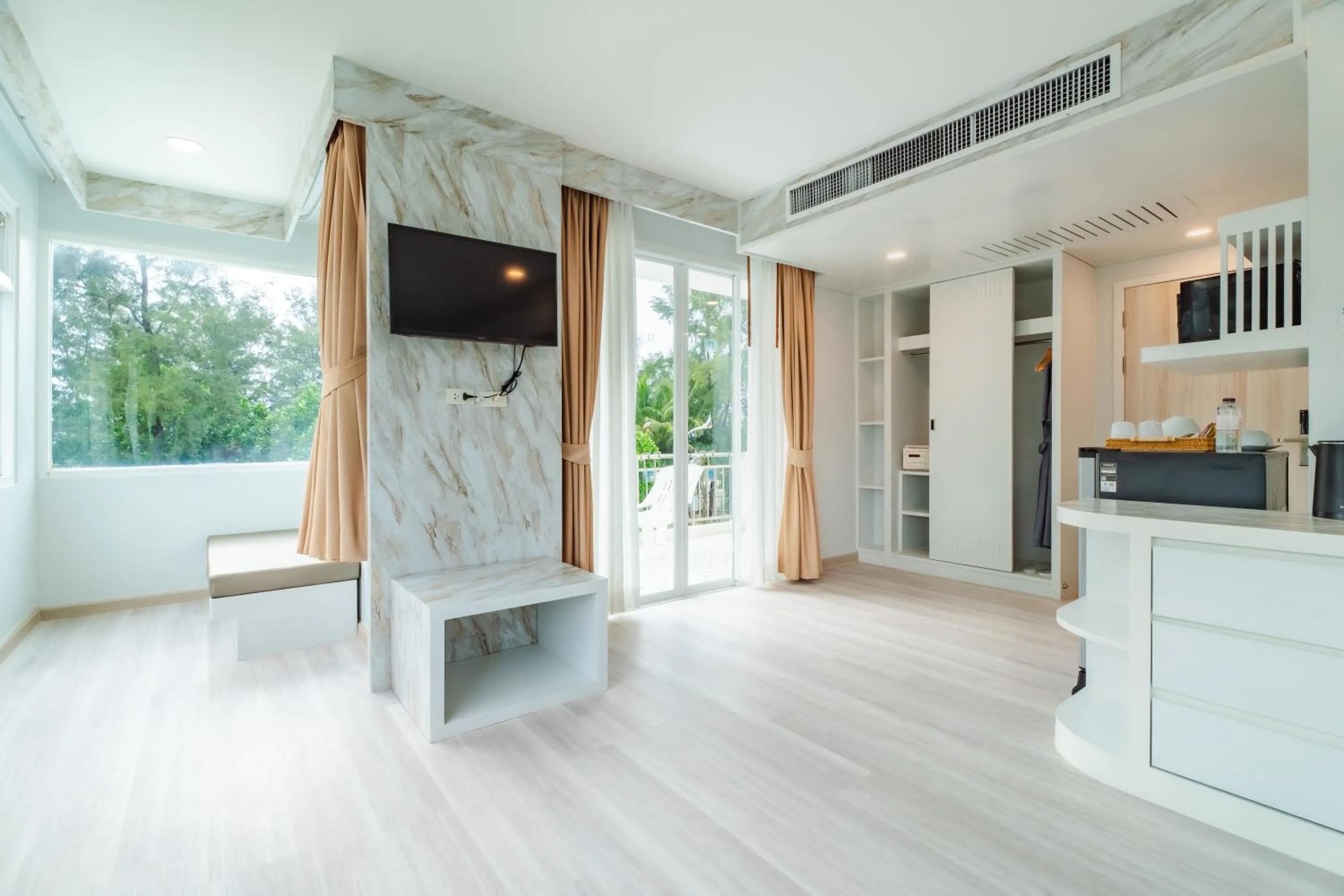 Photo of the whole room in Baumancasa Beach Resort