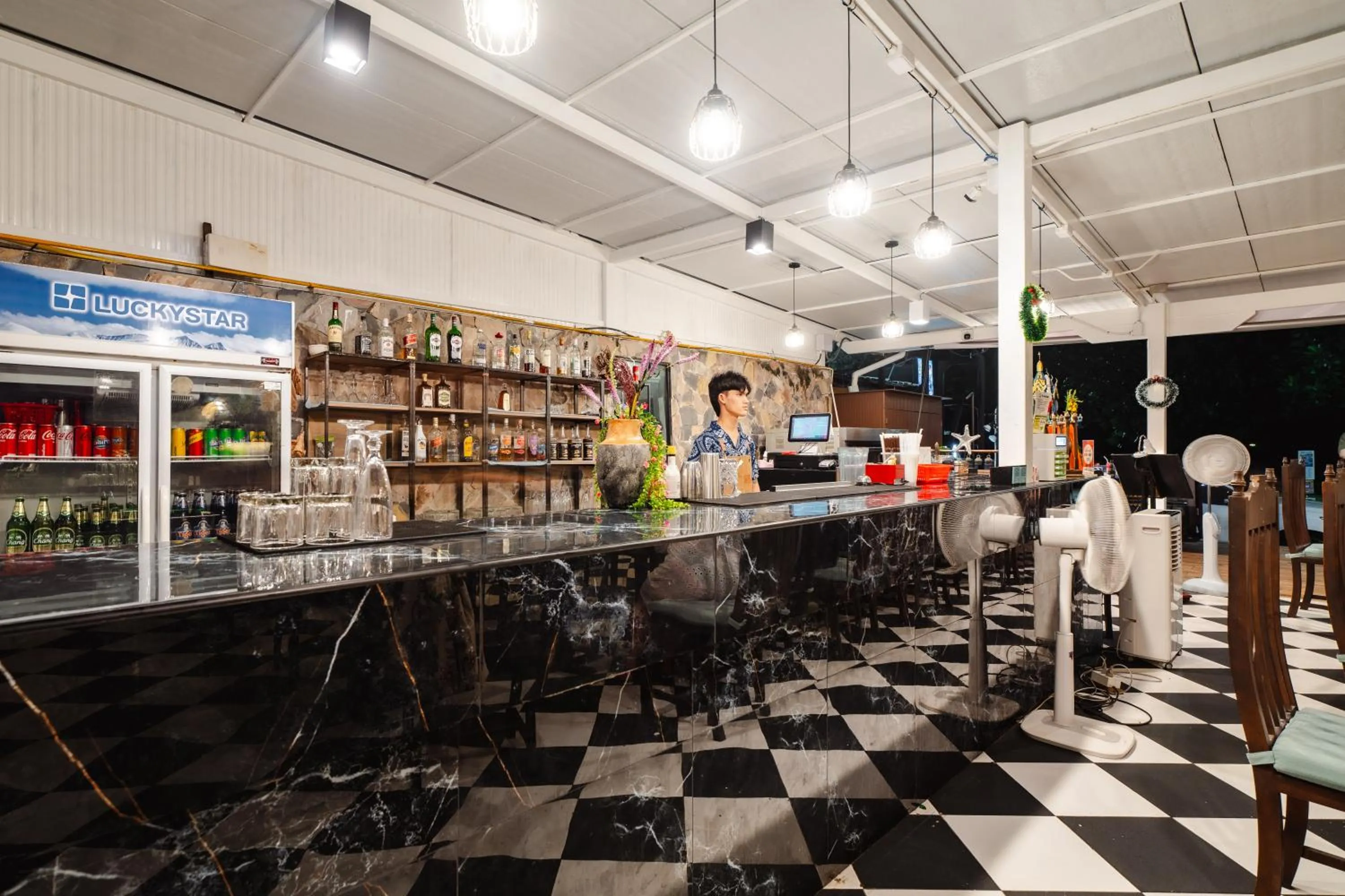 Restaurant/places to eat in Baumancasa Beach Resort