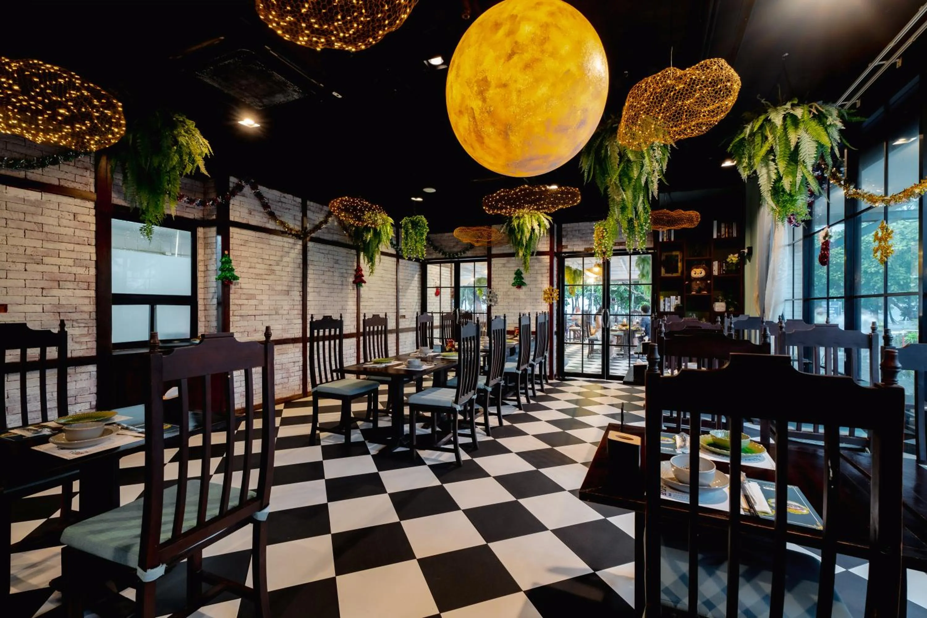 Restaurant/places to eat in Baumancasa Beach Resort