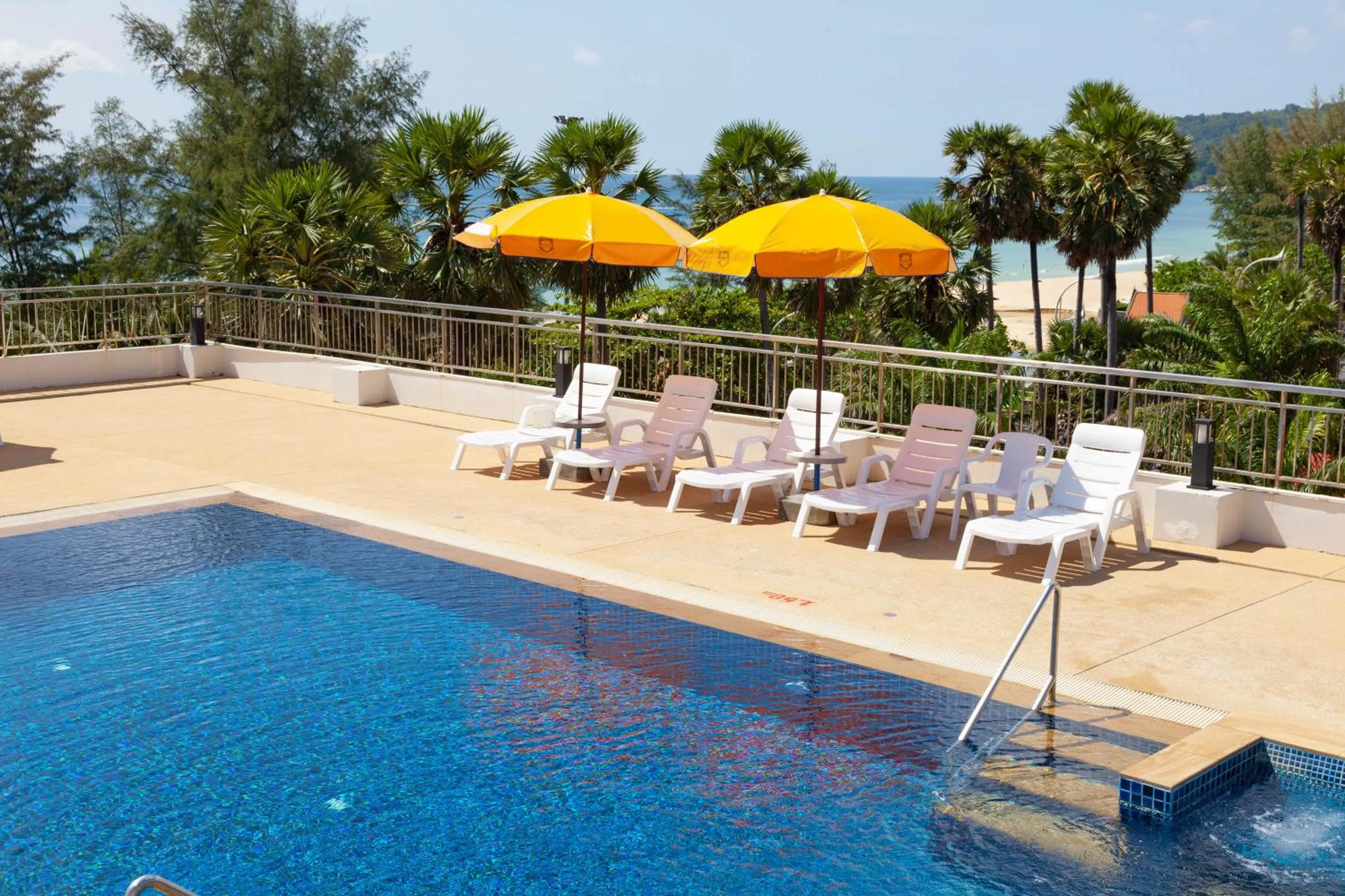 Swimming pool in Baumancasa Beach Resort