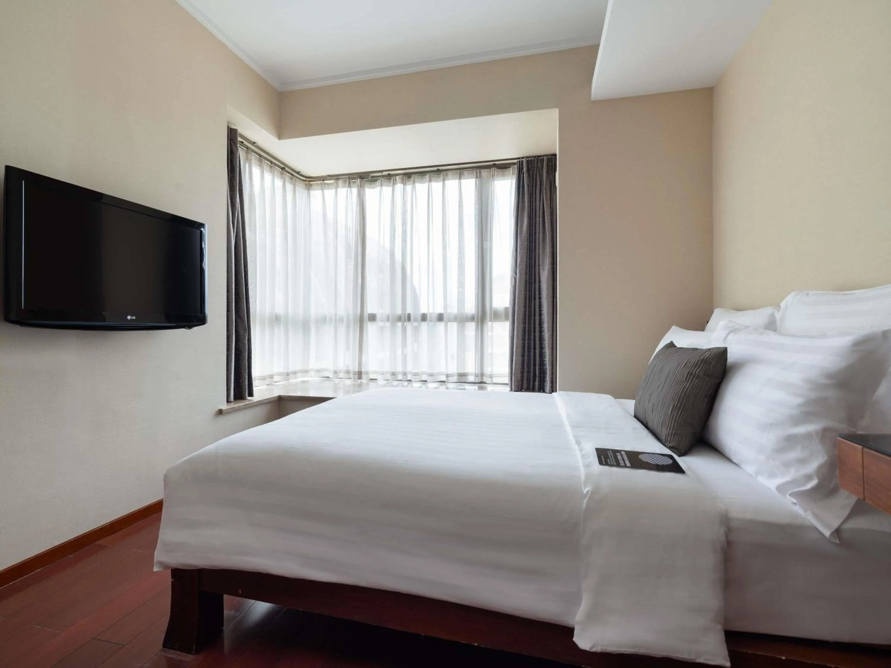 Bedroom, Bed in Pullman Oceanview Sanya Bay Resort & Spa