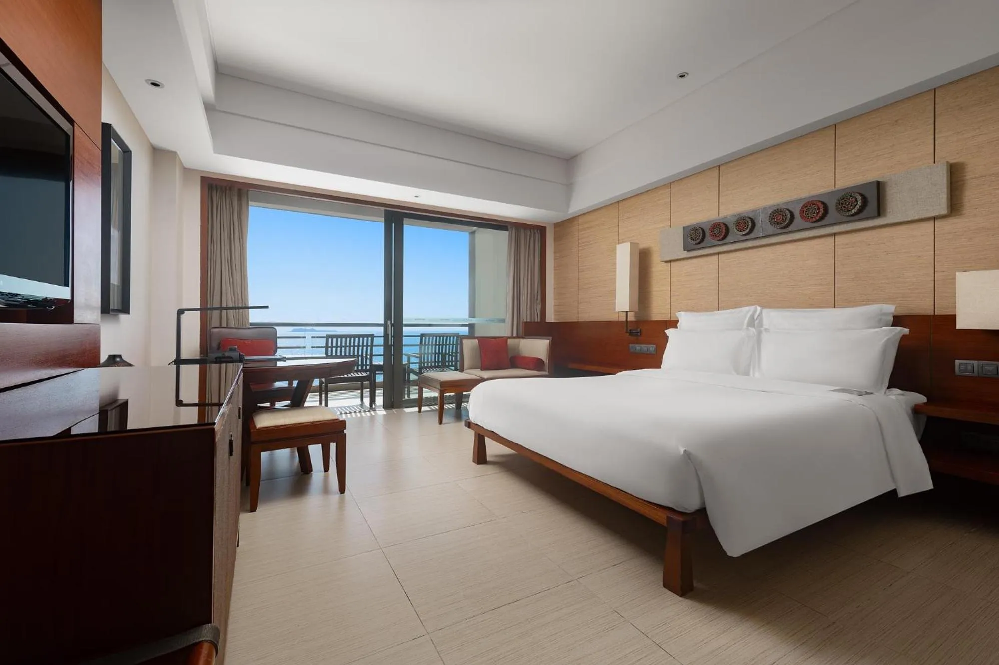 Photo of the whole room, Bed in Pullman Oceanview Sanya Bay Resort & Spa