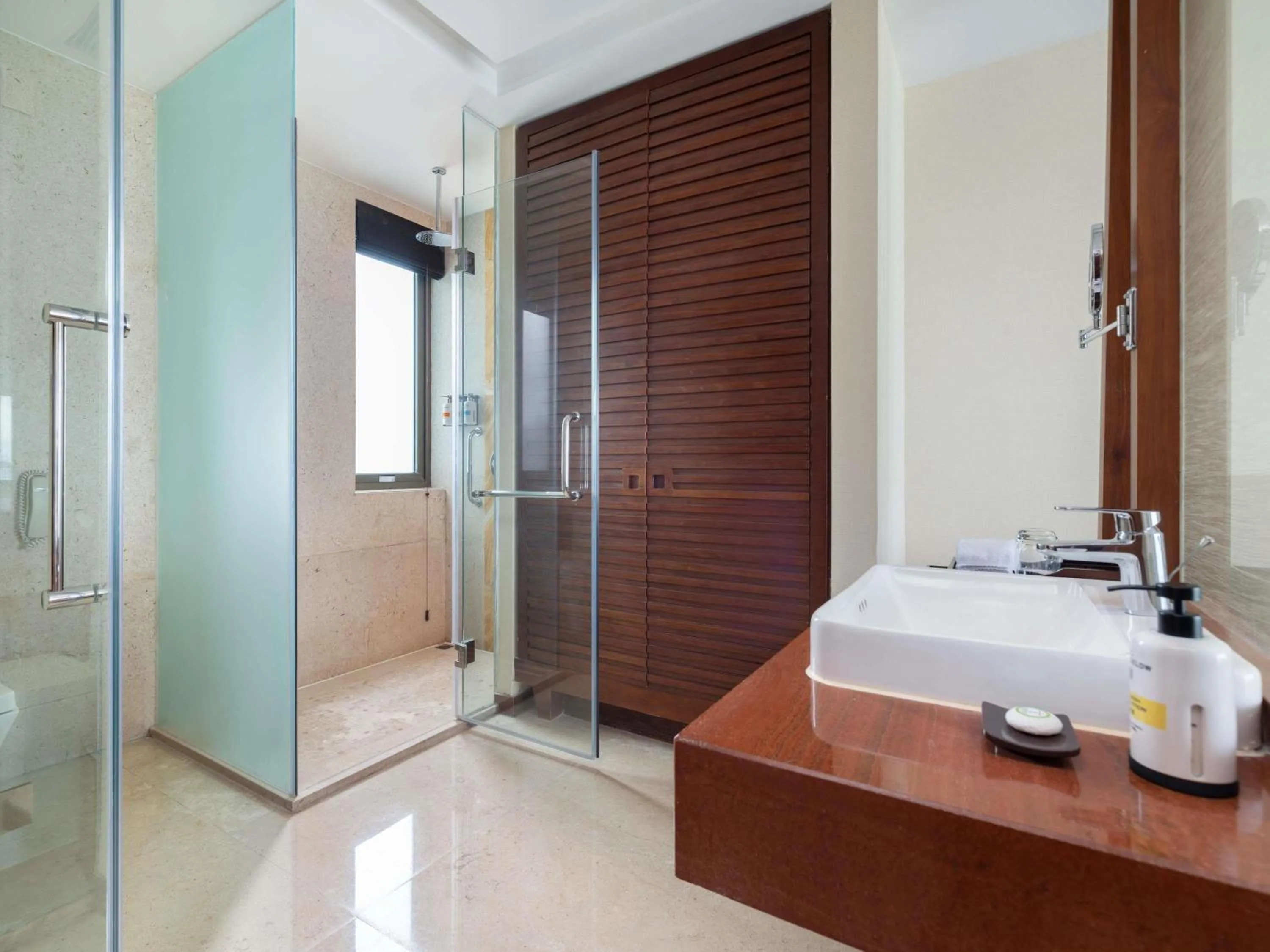 Bedroom in Pullman Oceanview Sanya Bay Resort & Spa