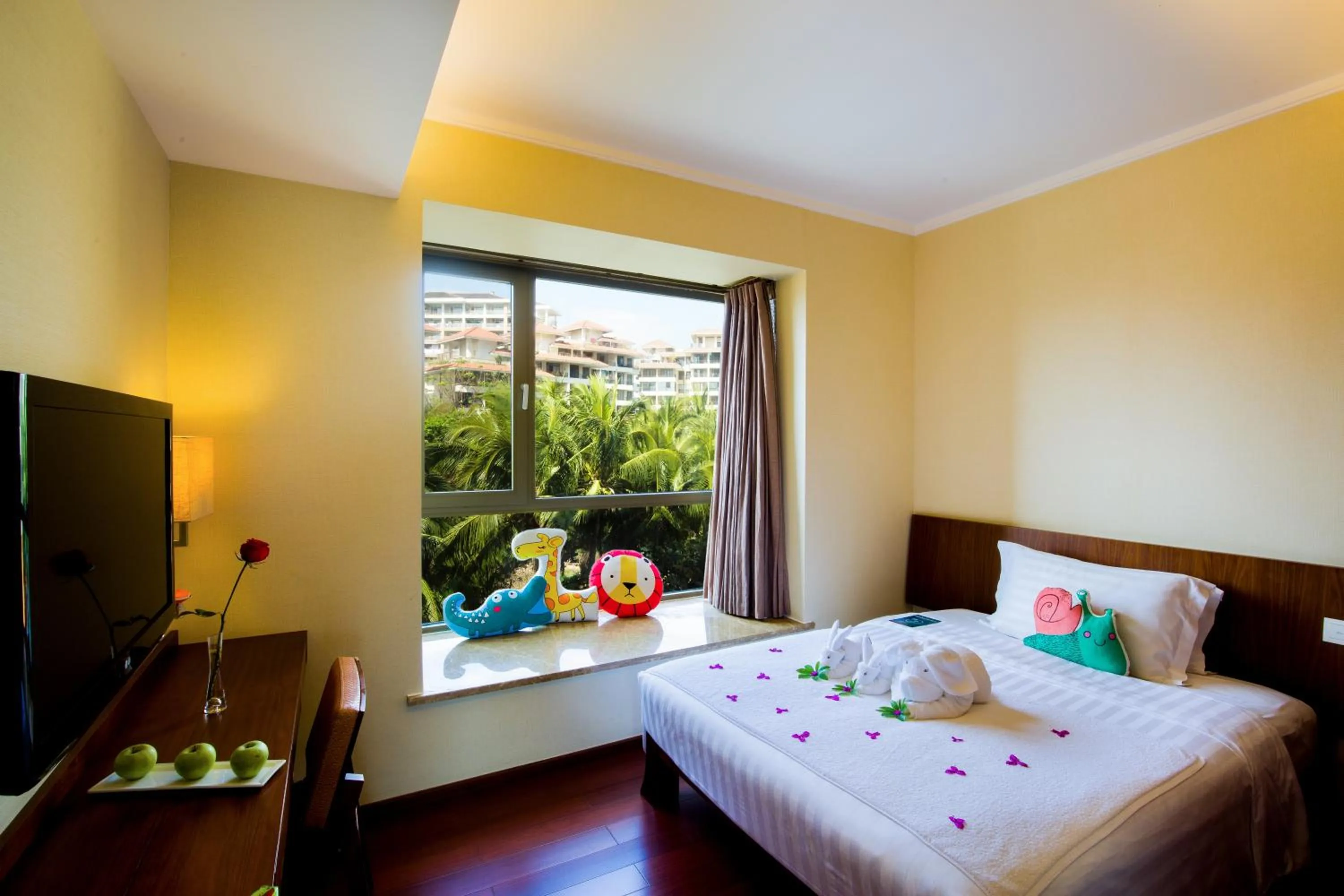 Bedroom, Bed in Pullman Oceanview Sanya Bay Resort & Spa