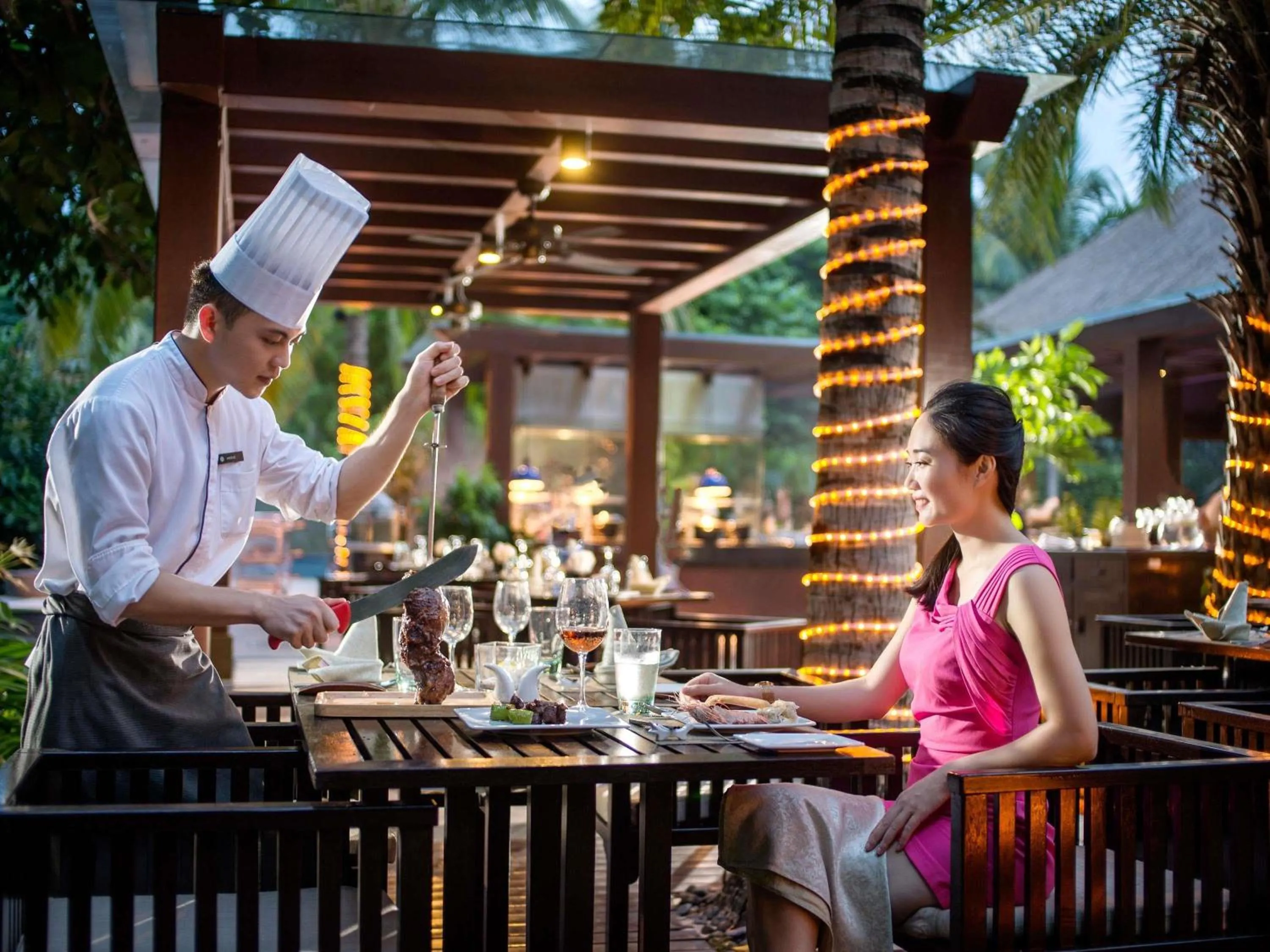 Lounge or bar in Pullman Oceanview Sanya Bay Resort & Spa