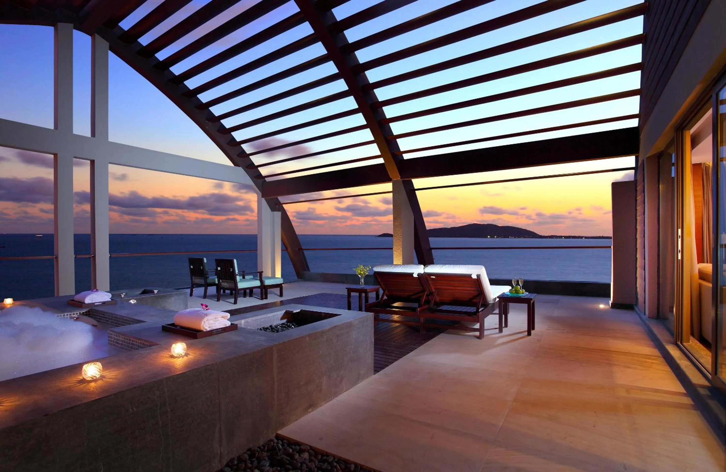 Balcony/Terrace in Pullman Oceanview Sanya Bay Resort & Spa