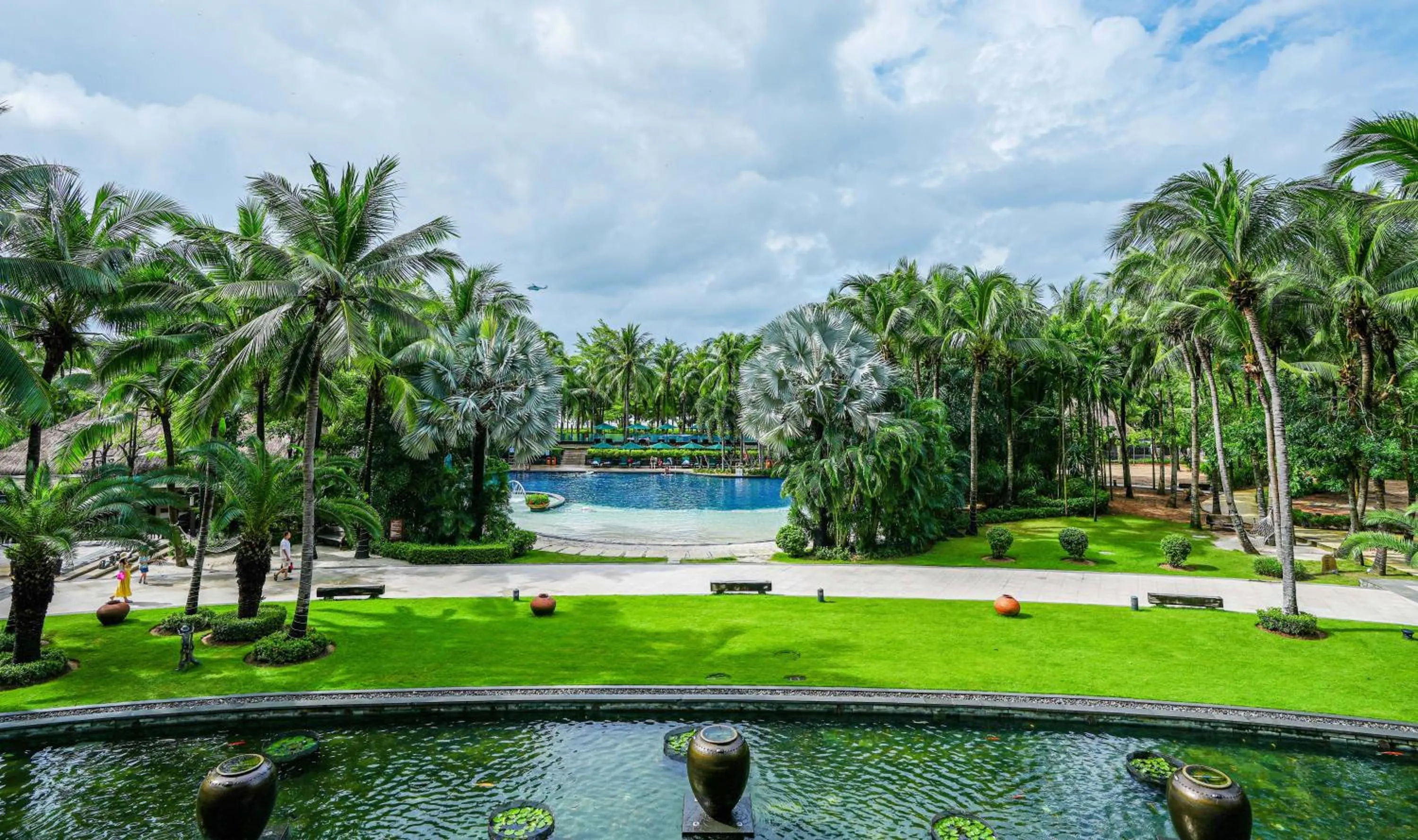 Property building in Pullman Oceanview Sanya Bay Resort & Spa