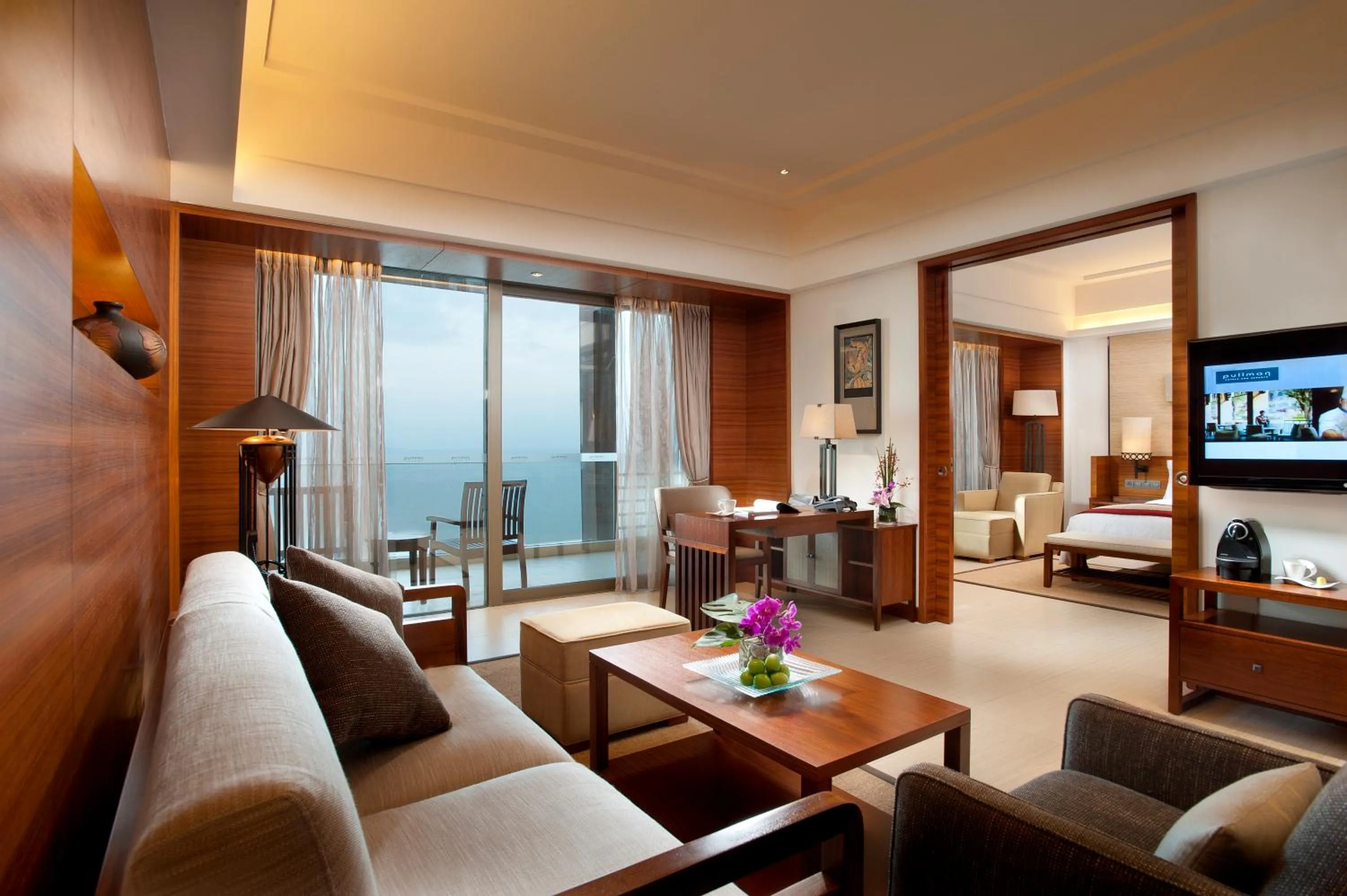Property building in Pullman Oceanview Sanya Bay Resort & Spa