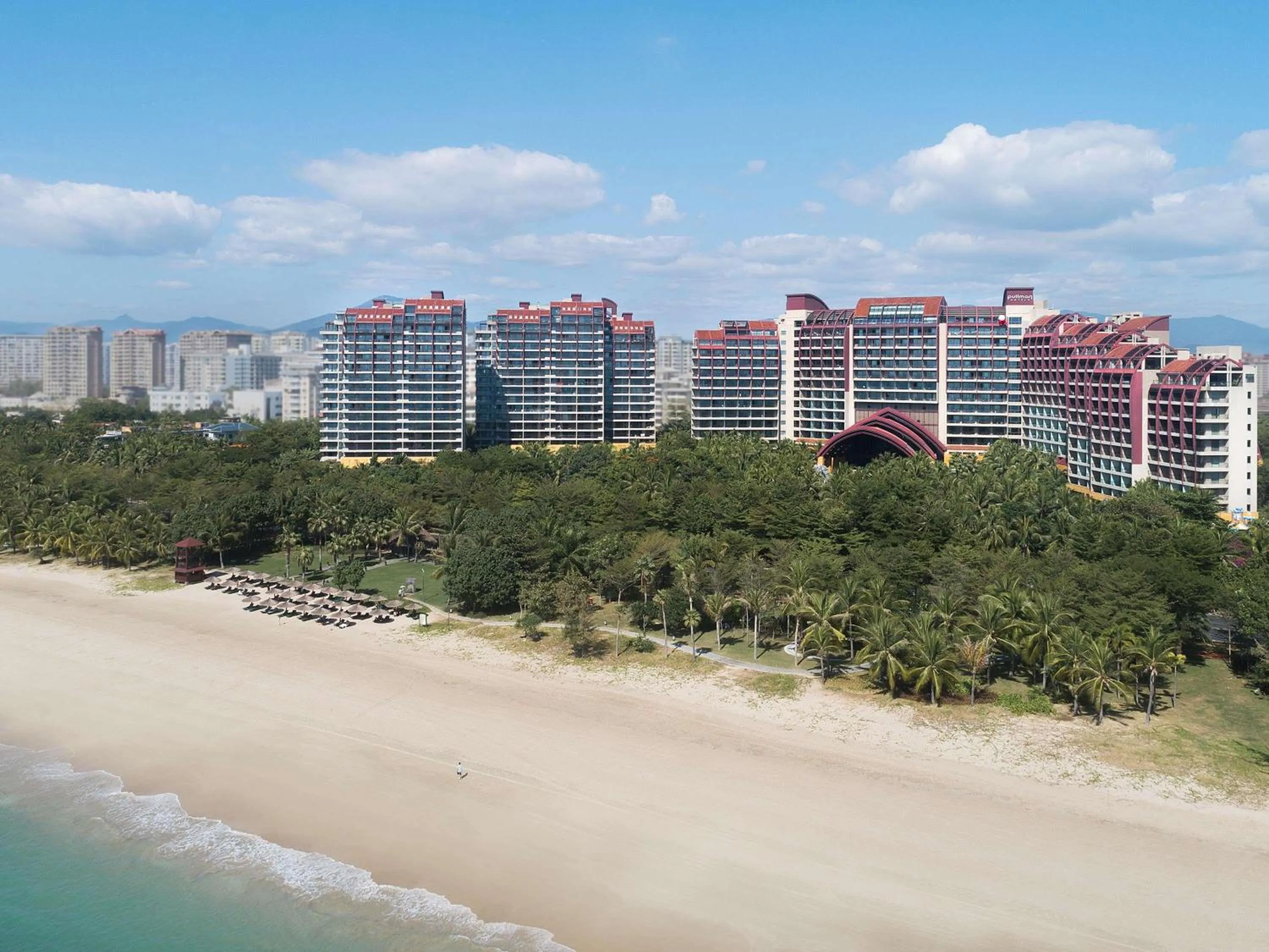 Property building in Pullman Oceanview Sanya Bay Resort & Spa