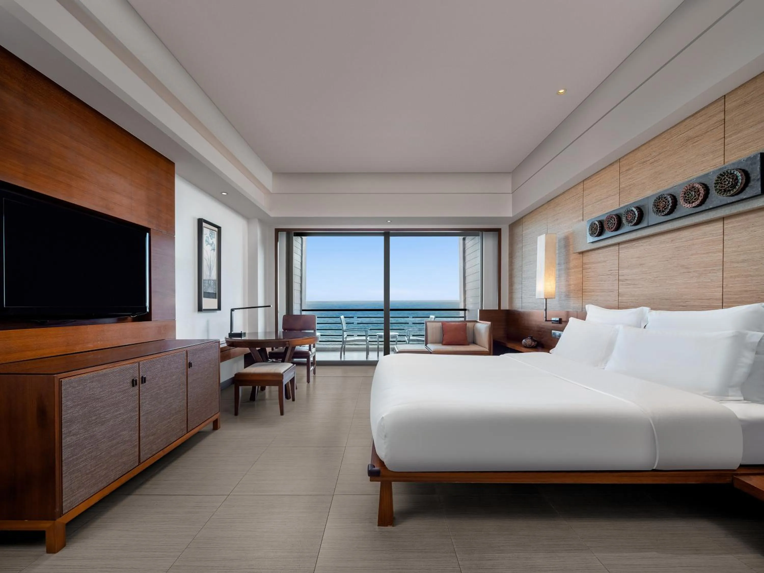Photo of the whole room, Bed in Pullman Oceanview Sanya Bay Resort & Spa