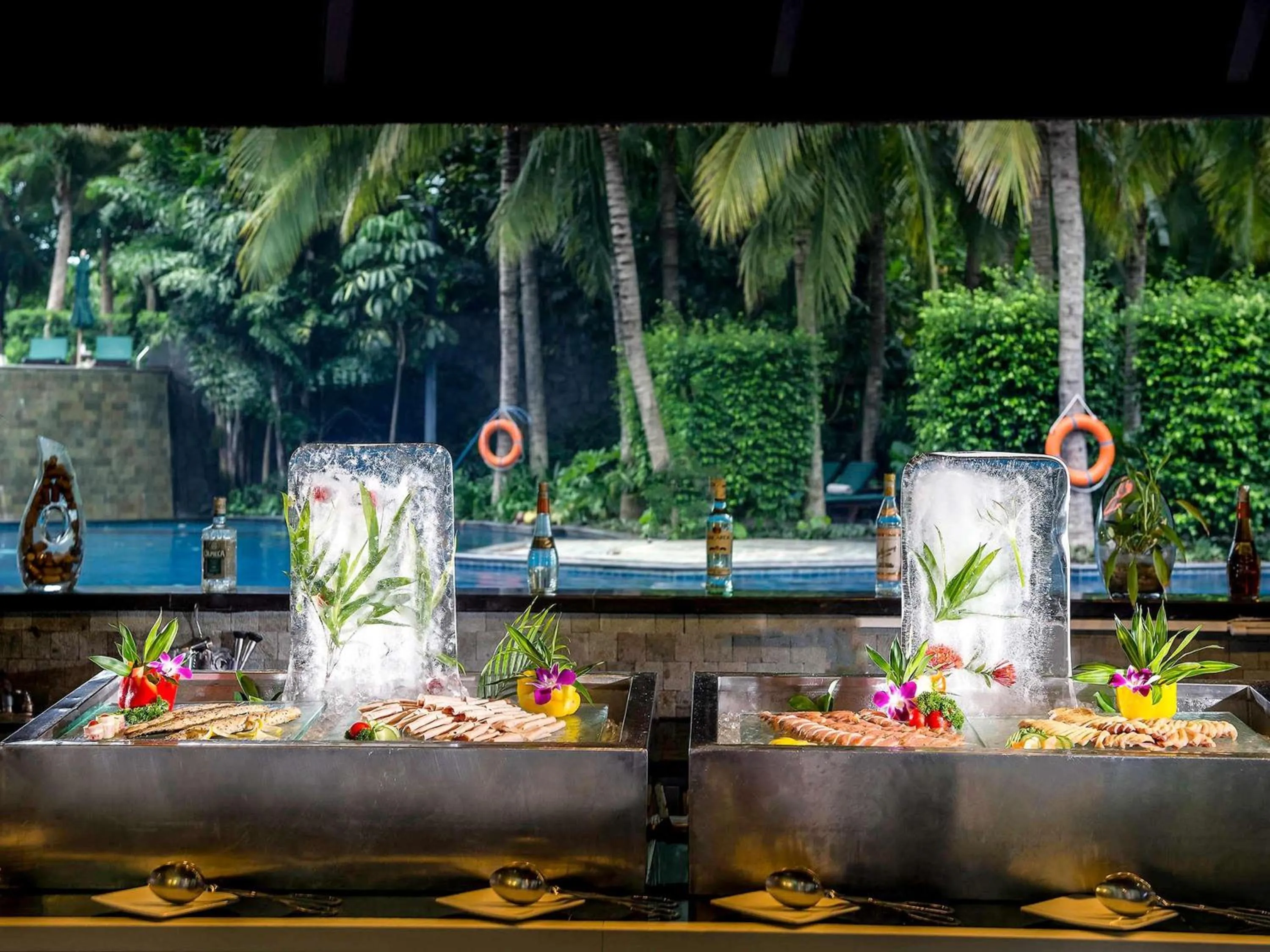 Lounge or bar in Pullman Oceanview Sanya Bay Resort & Spa