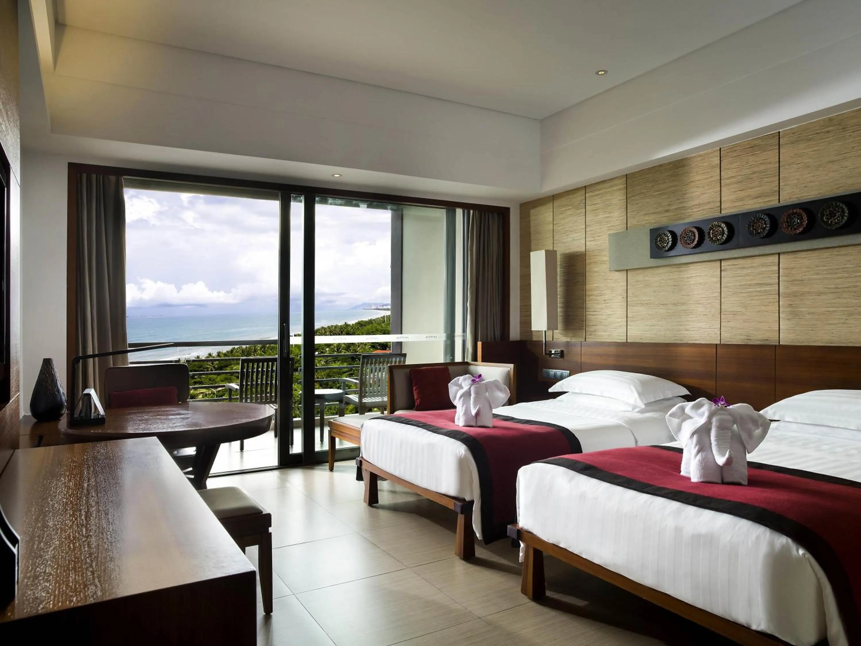 Bedroom, Bed in Pullman Oceanview Sanya Bay Resort & Spa