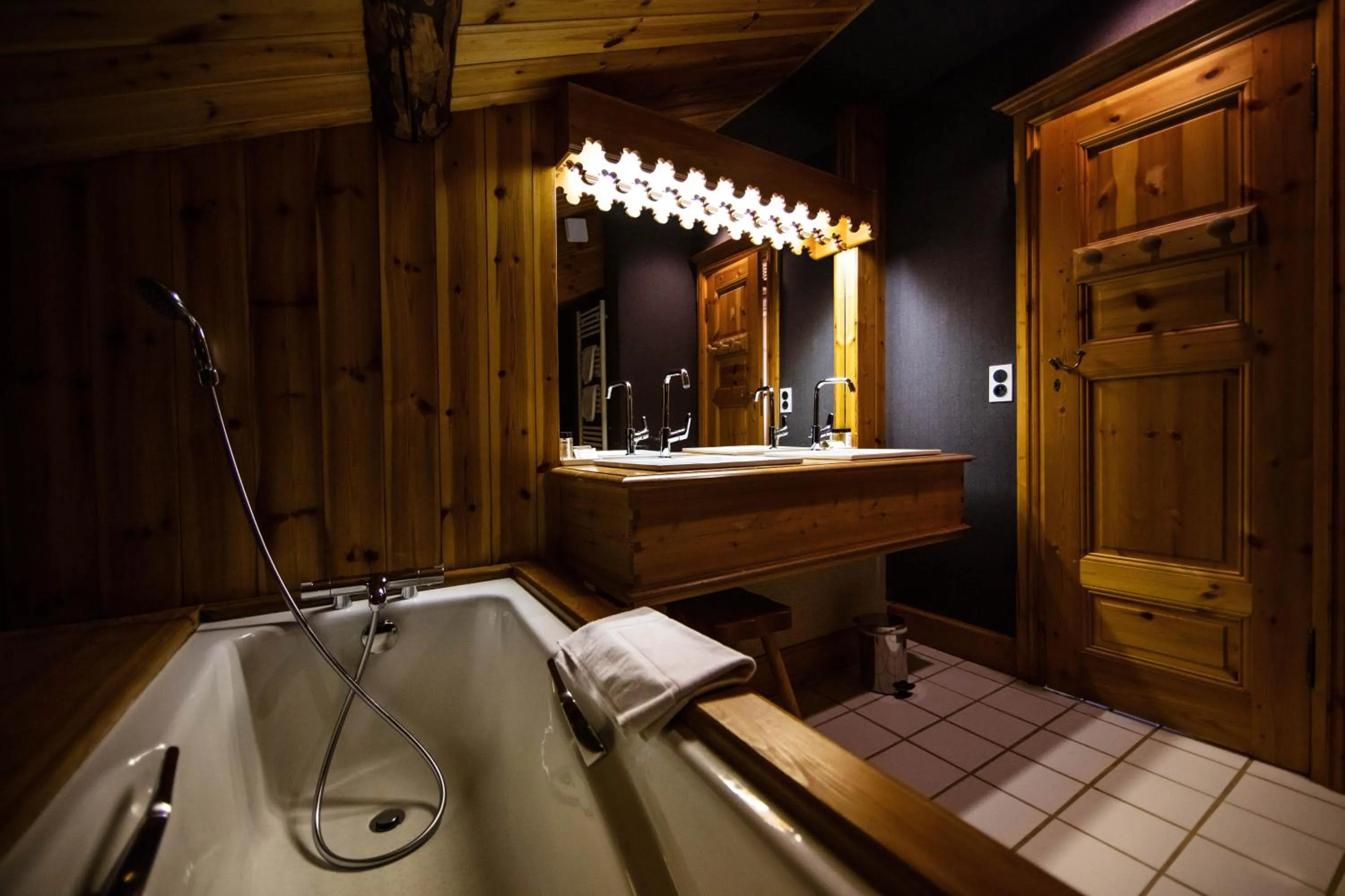 Bathroom in La Savoyarde