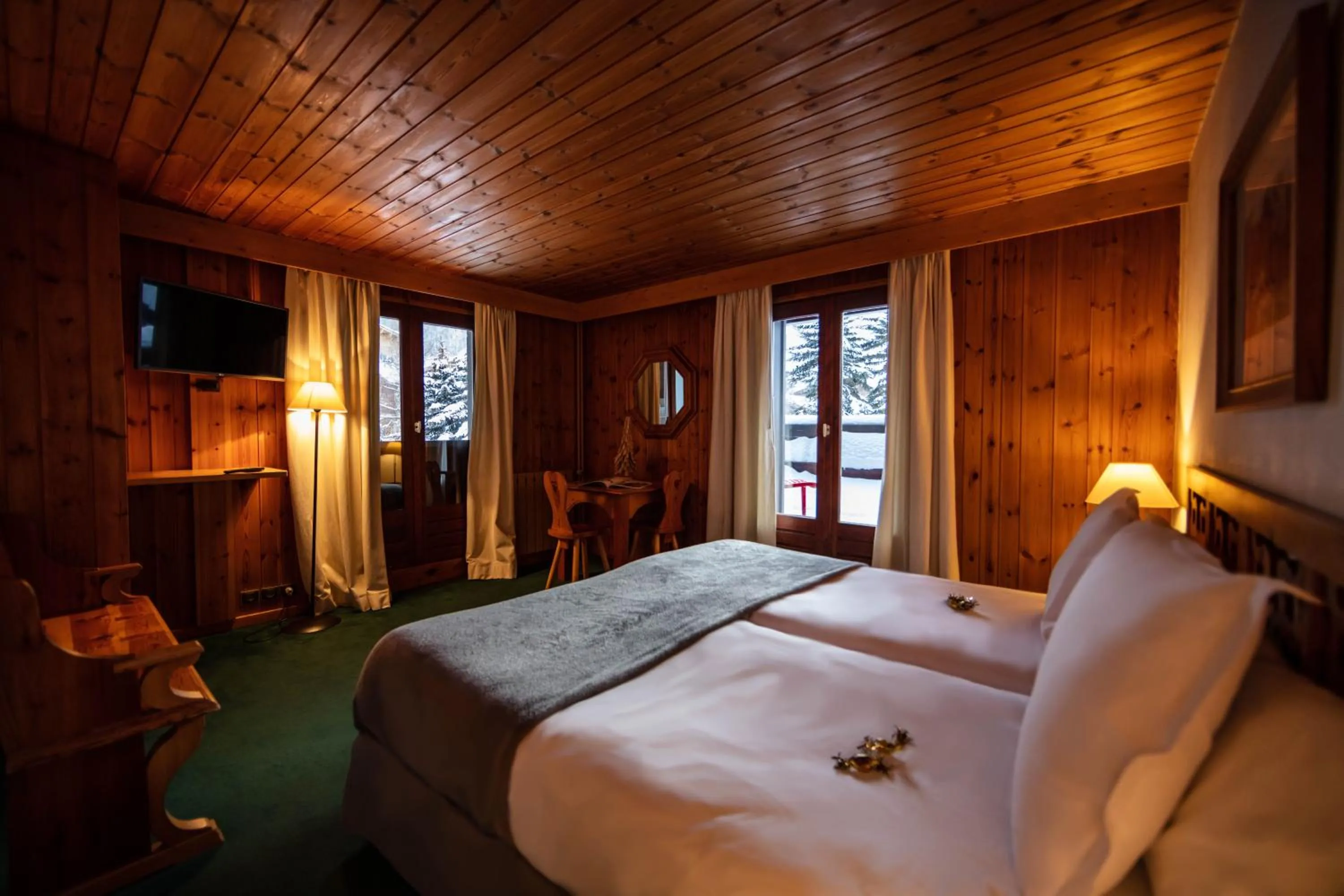 Photo of the whole room, Bed in La Savoyarde