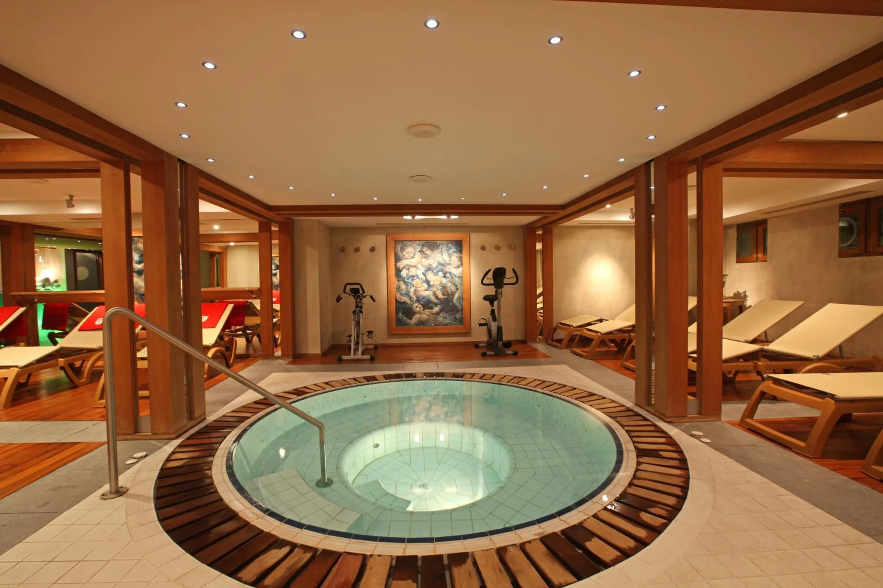 Hot Tub in La Savoyarde