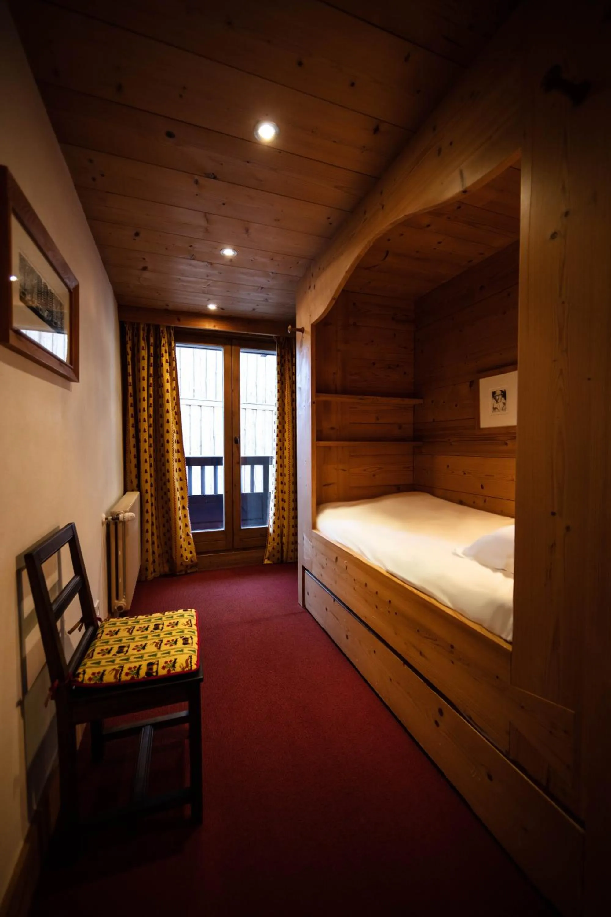 bunk bed, Bed in La Savoyarde