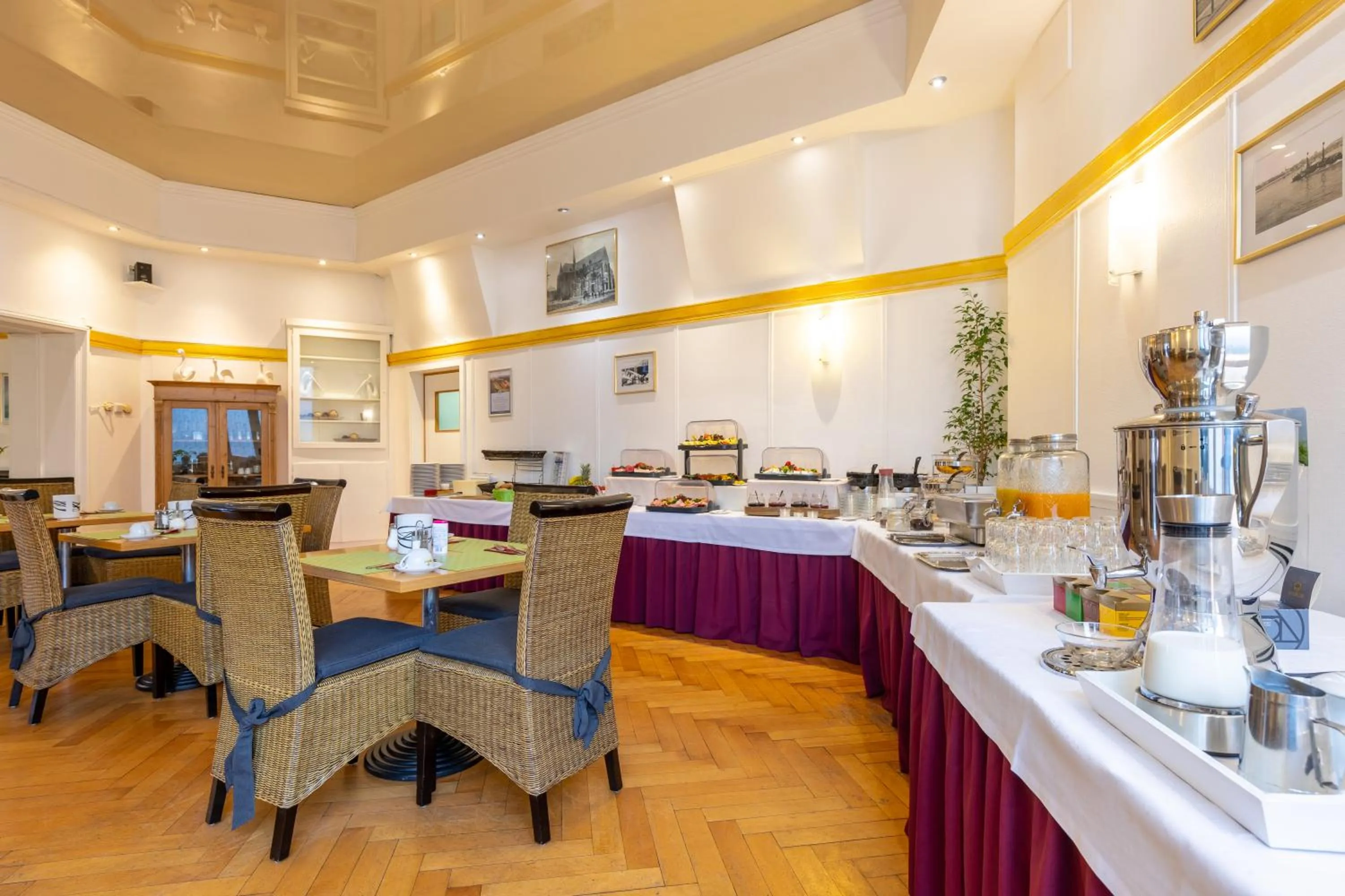 Buffet breakfast in Trip Inn Hotel Schumann