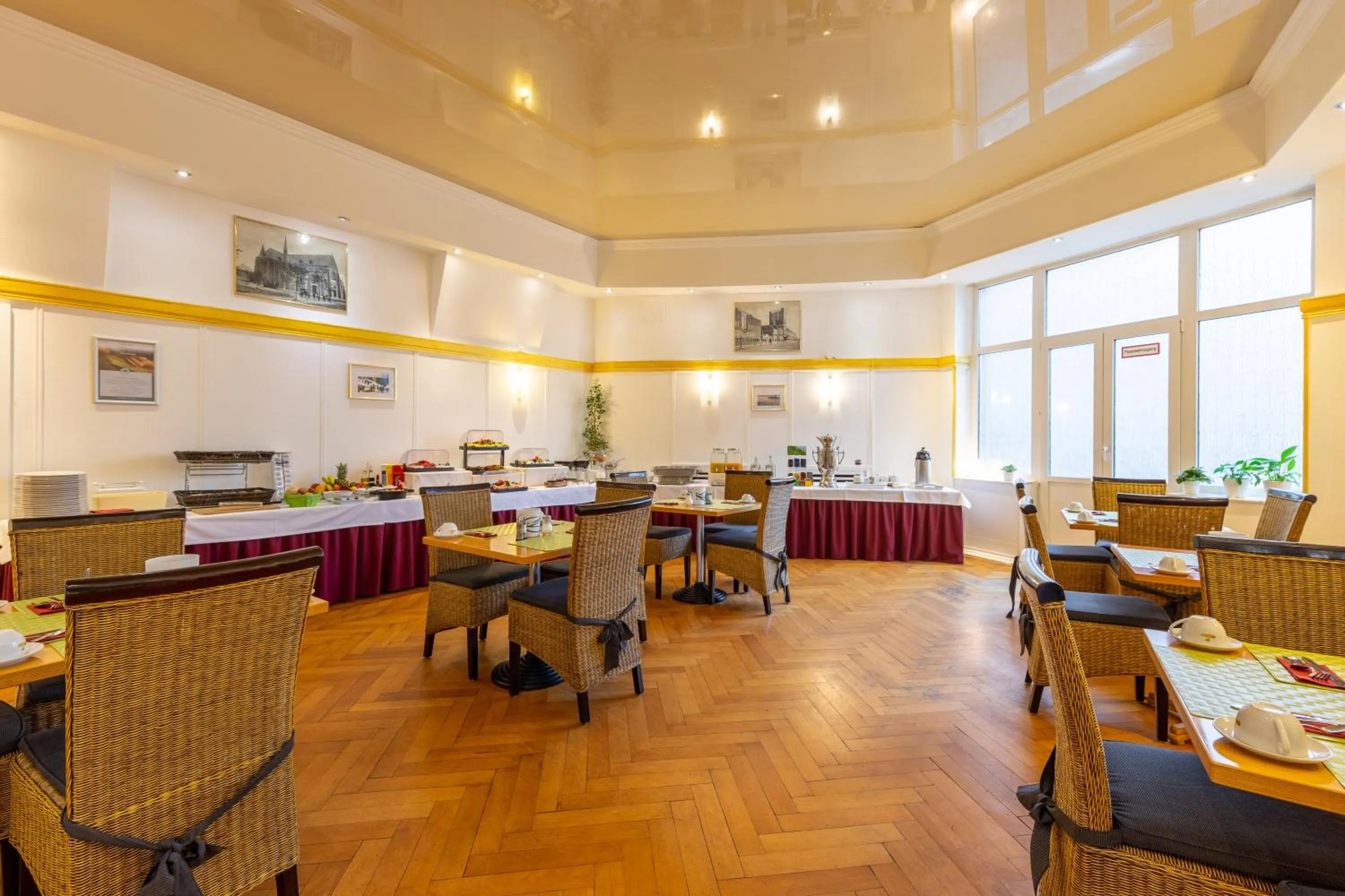 Restaurant/places to eat in Trip Inn Hotel Schumann