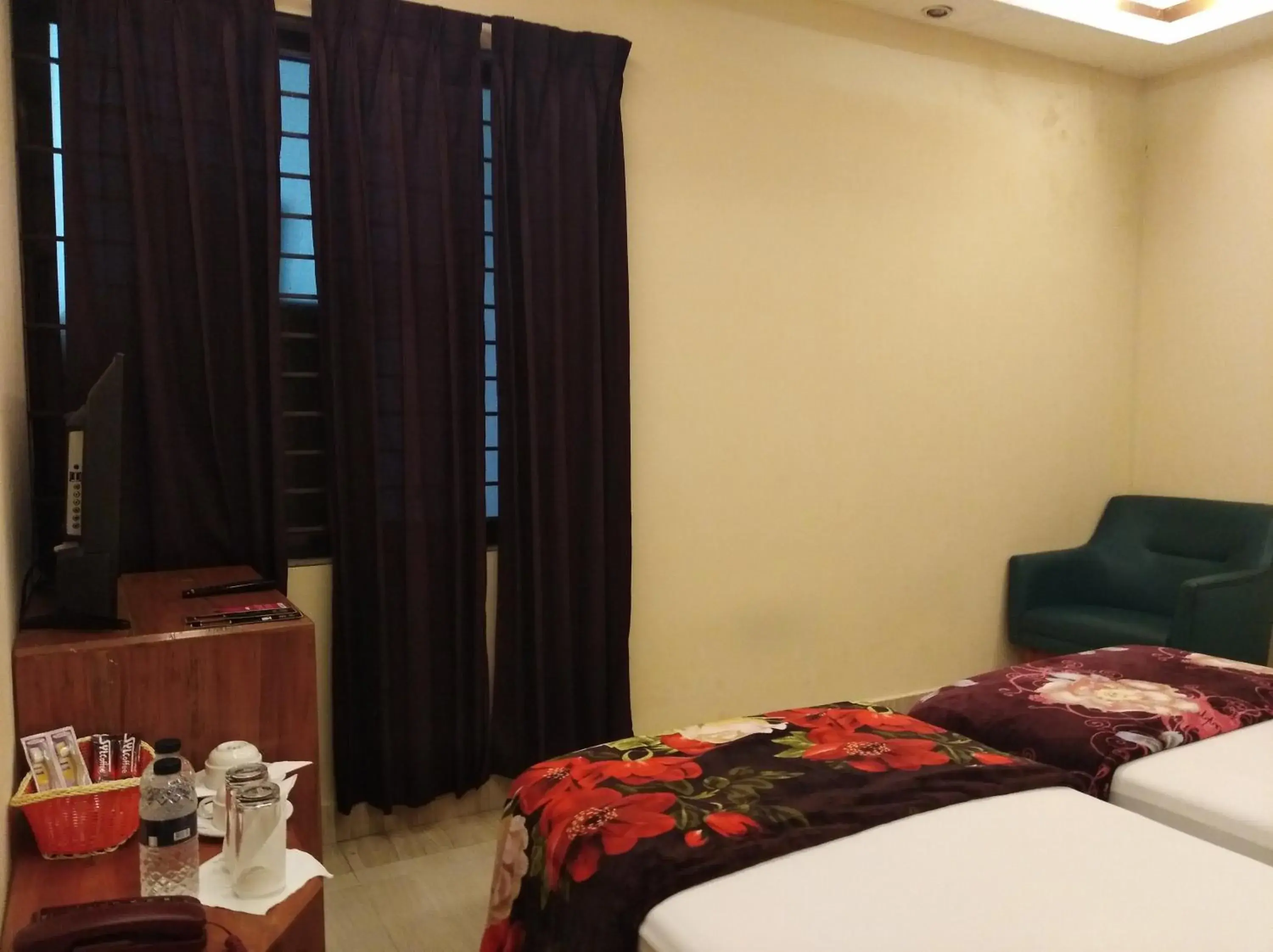 Economy Twin Room in Bottomhill Palace Hotel Economy Twin Room in Bottomhill Palace Hotel