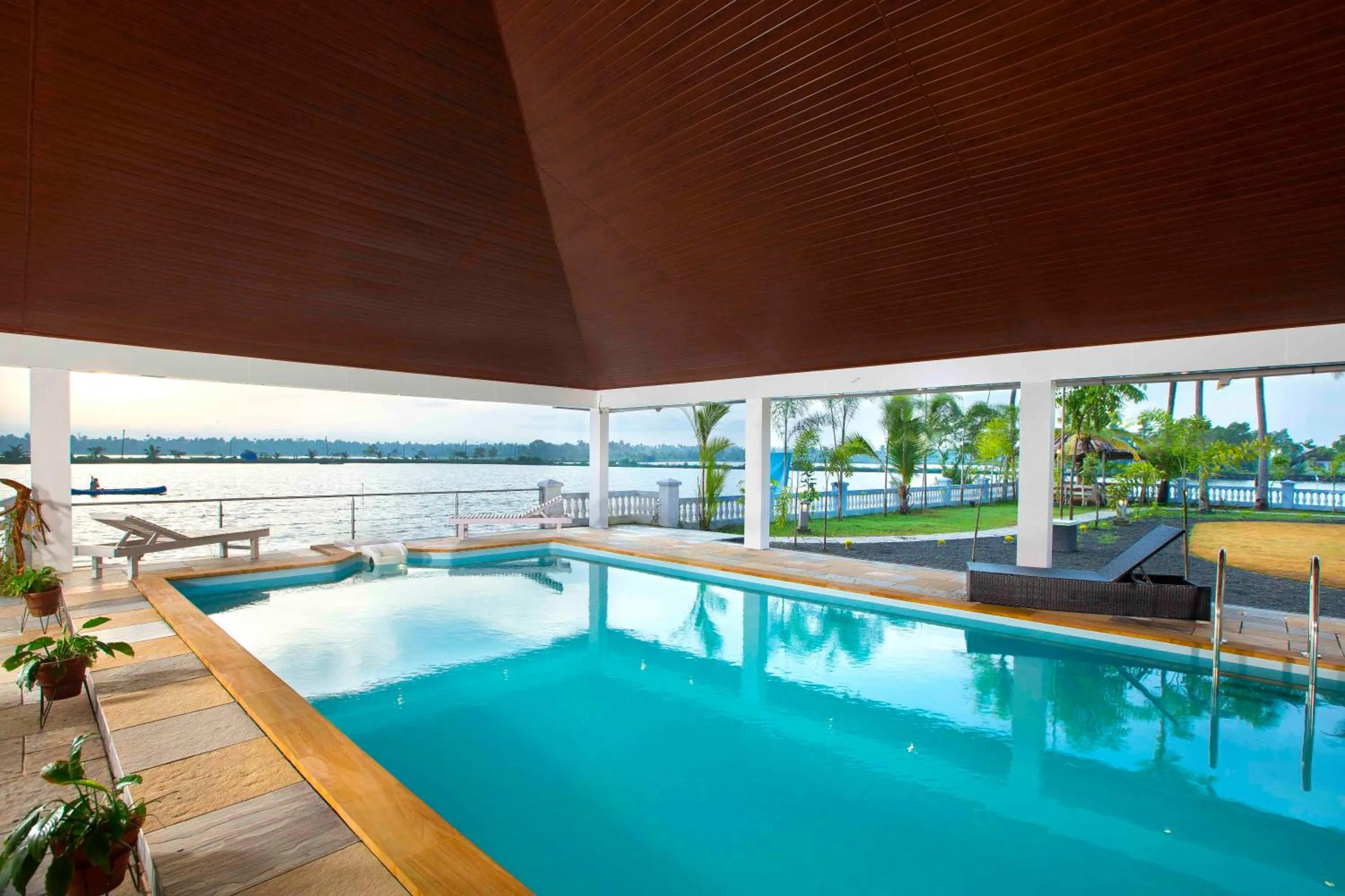 Swimming pool in Indriya Sands