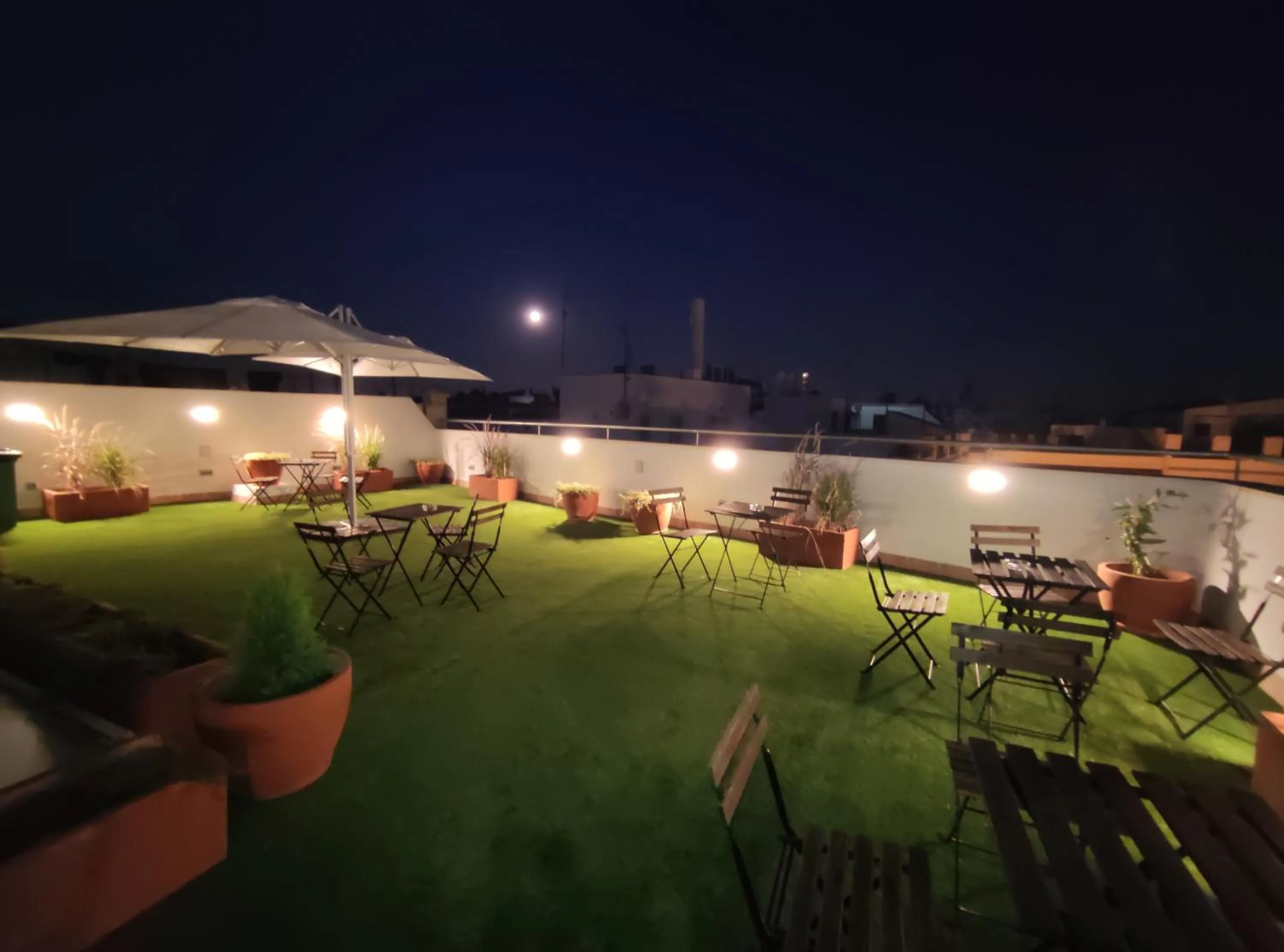 Balcony/Terrace in New Samay Hostel