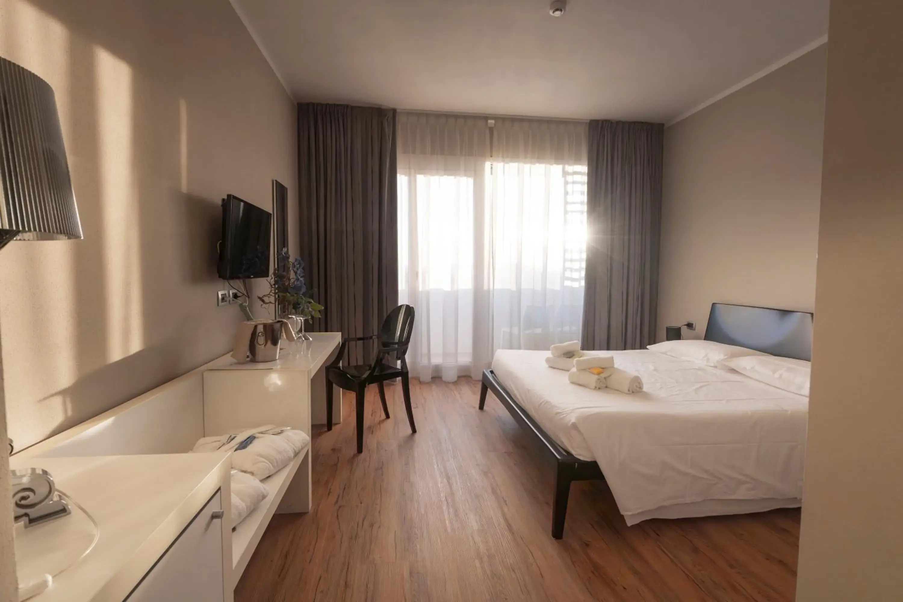 Deluxe Double or Twin Room with Pool View in Terme Di Venturina - Toscana Deluxe Double or Twin Room with Pool View in Terme Di Venturina - Toscana