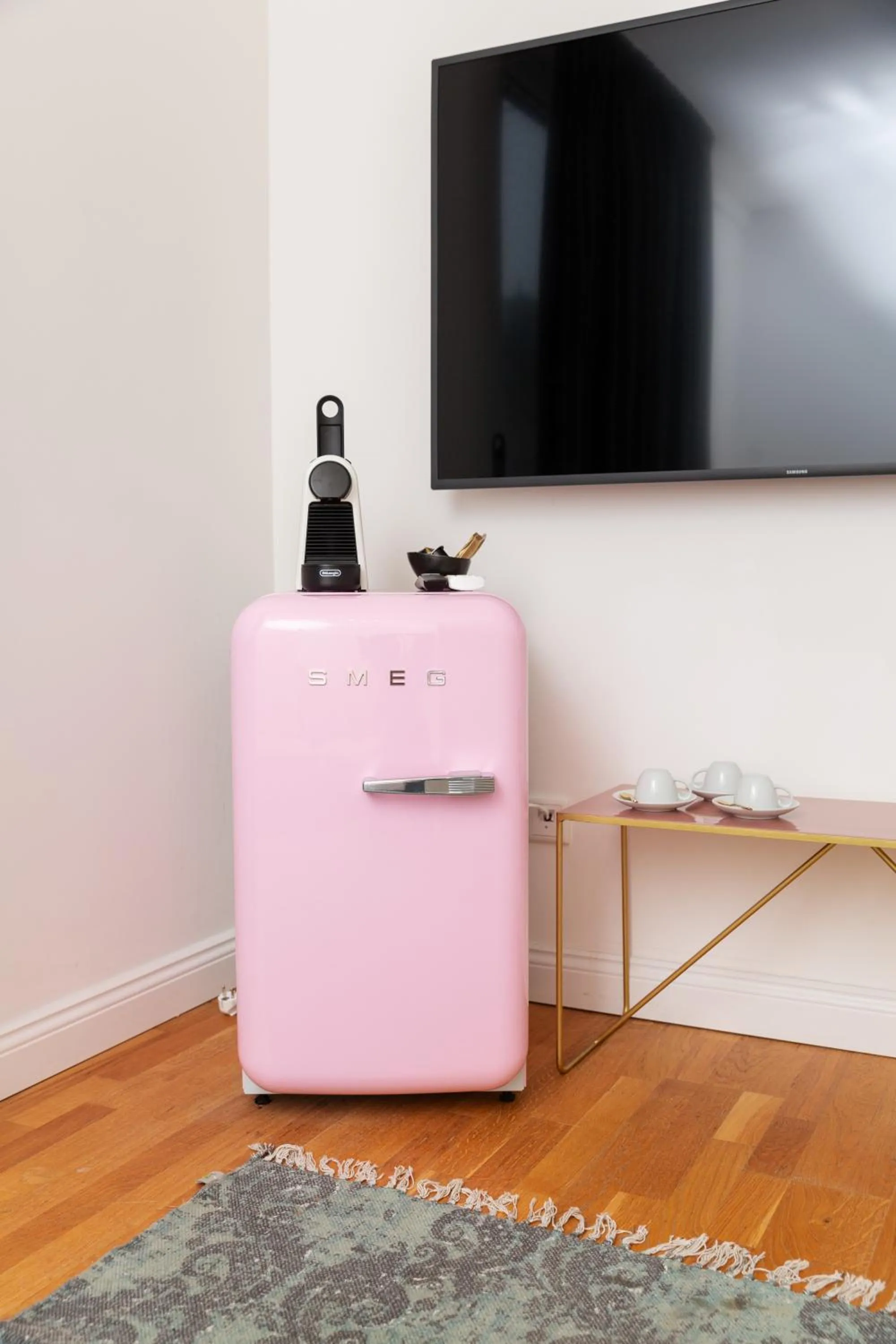 Communal lounge/ TV room in Victoria Hotel