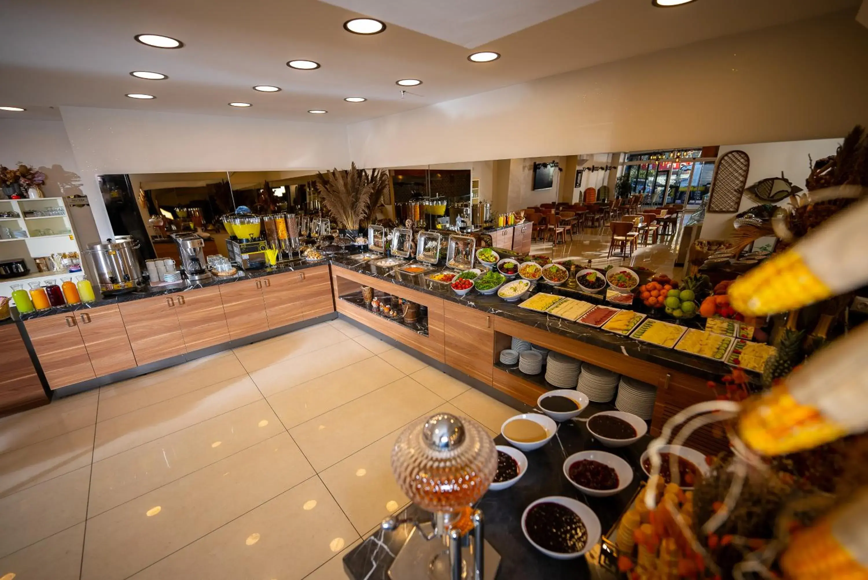 Restaurant/places to eat in Mari Suites Hotel Restaurant/places to eat in Mari Suites Hotel