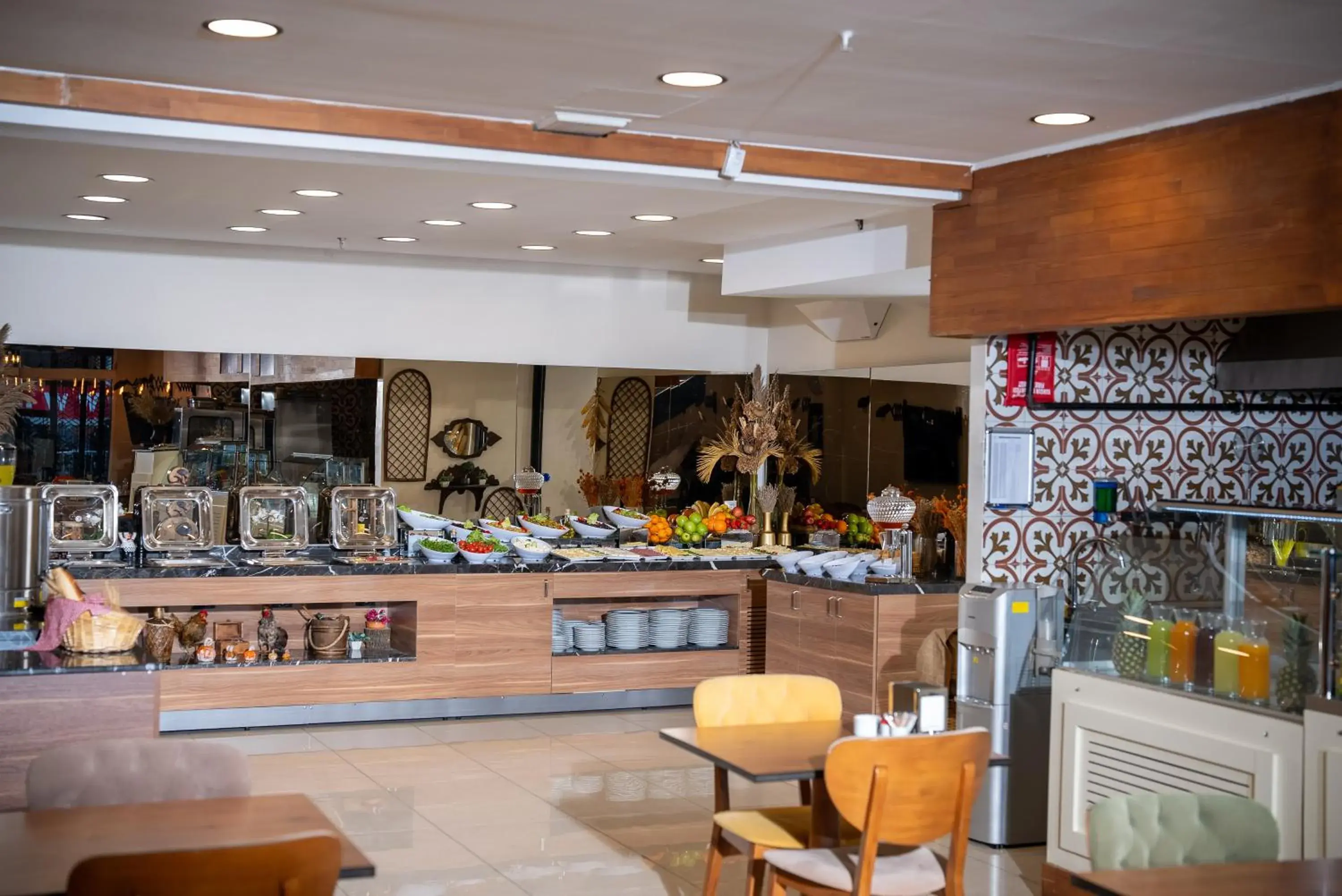 Restaurant/places to eat in Mari Suites Hotel Restaurant/places to eat in Mari Suites Hotel