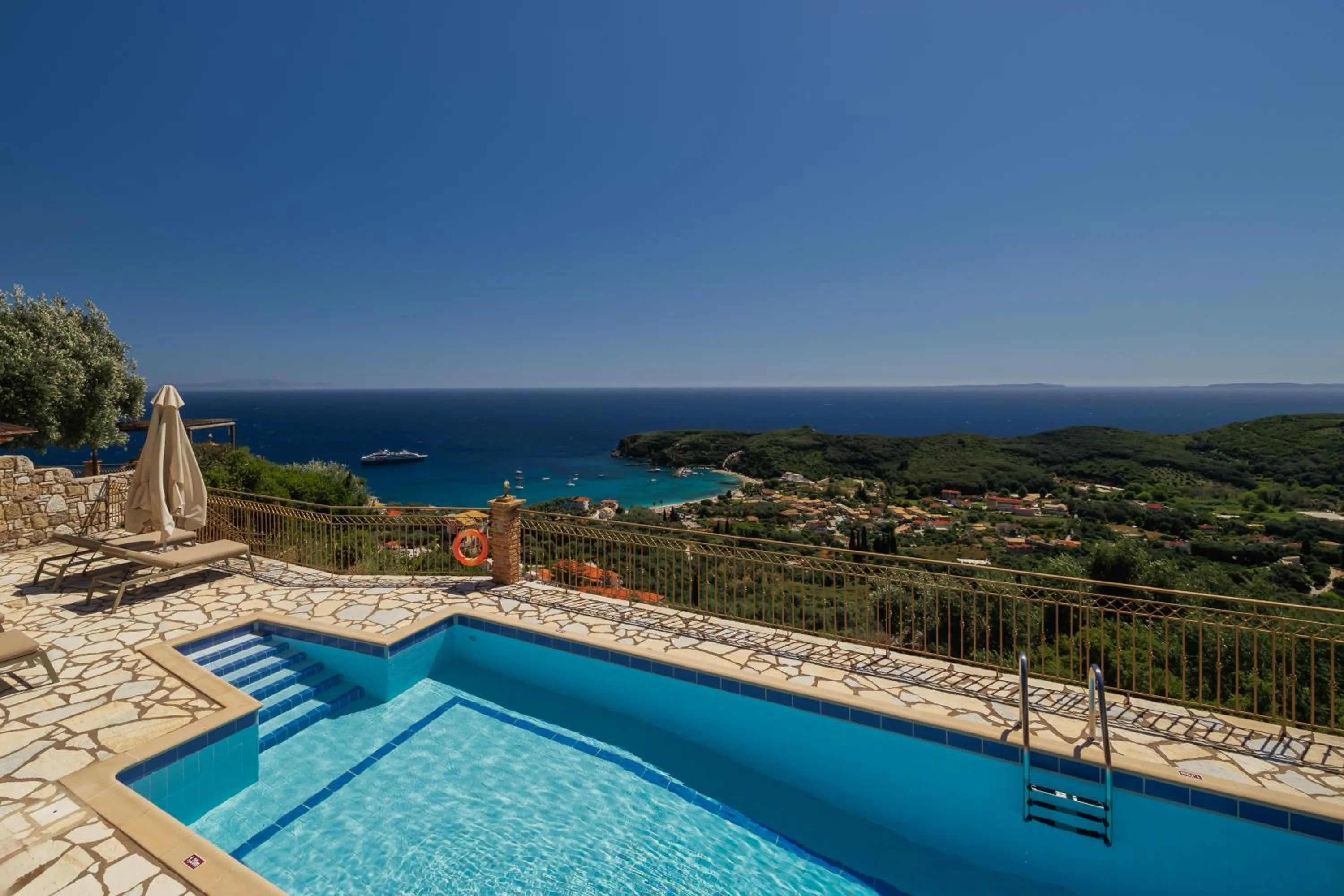 Apolis Villas & Suites Resort