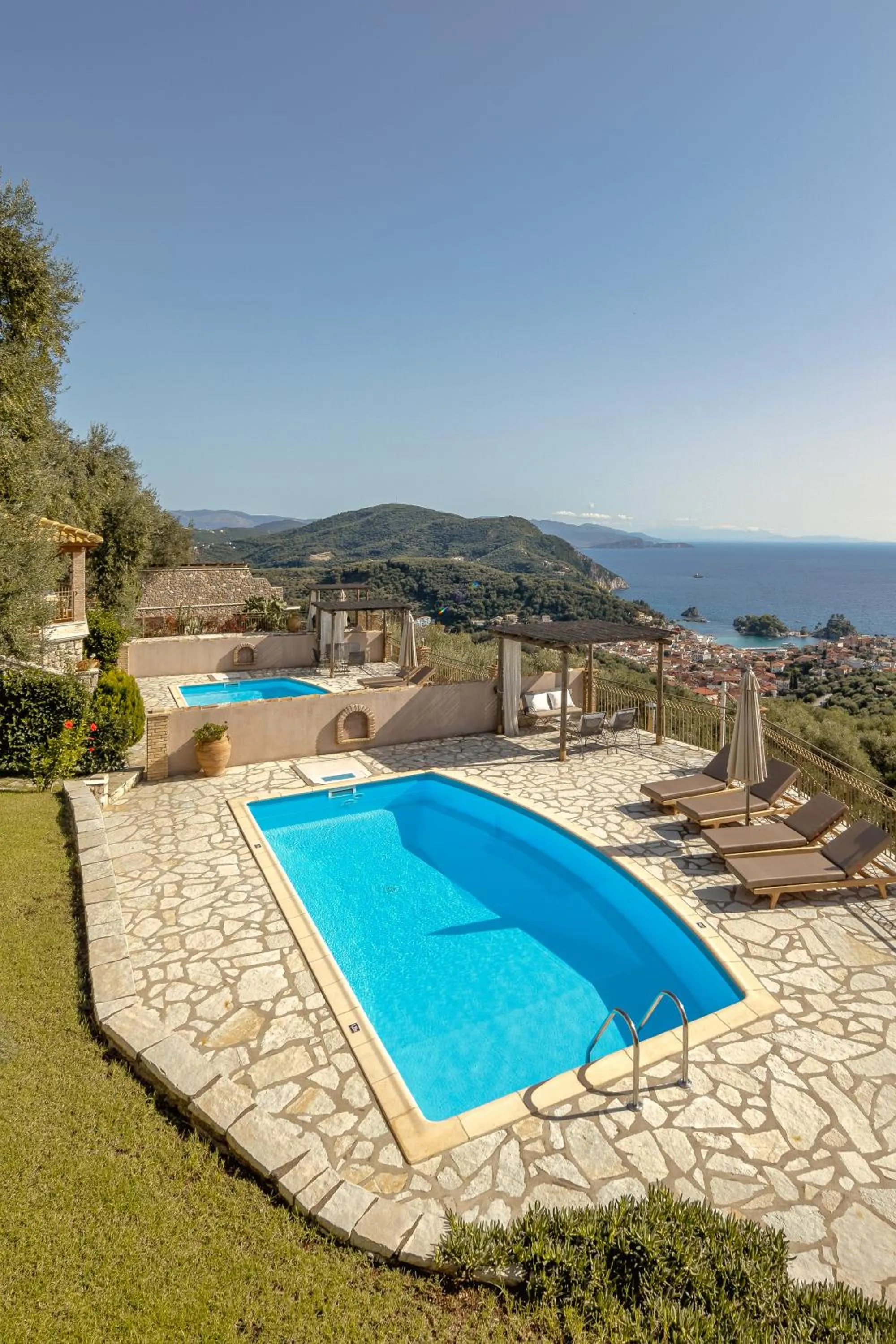 Apolis Villas & Suites Resort