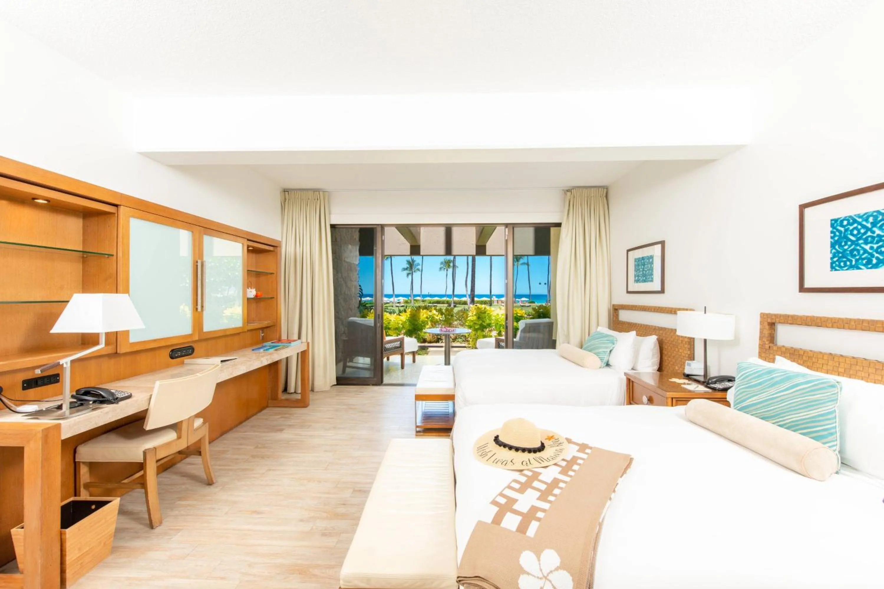 Beach, Bed in Mauna Kea Beach Hotel, Autograph Collection