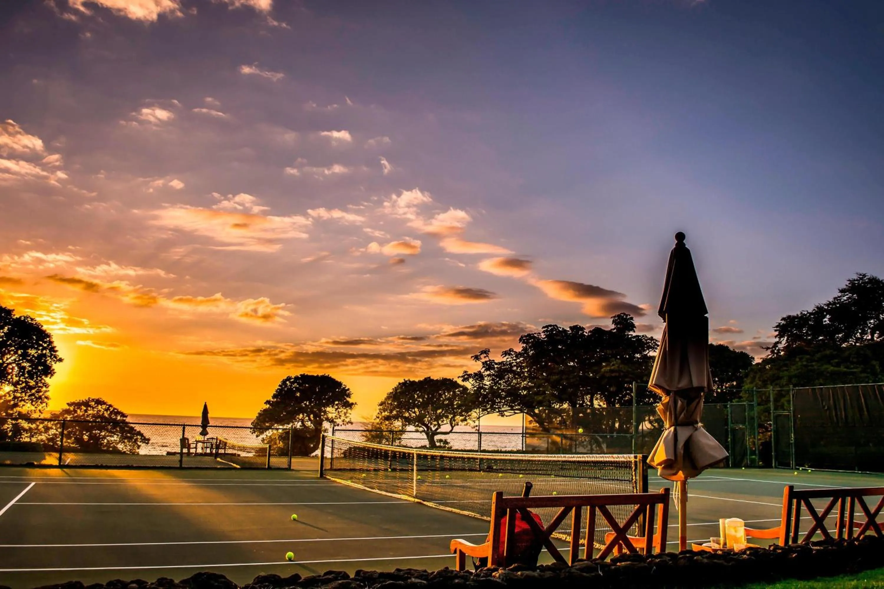 Tennis court in Mauna Kea Beach Hotel, Autograph Collection