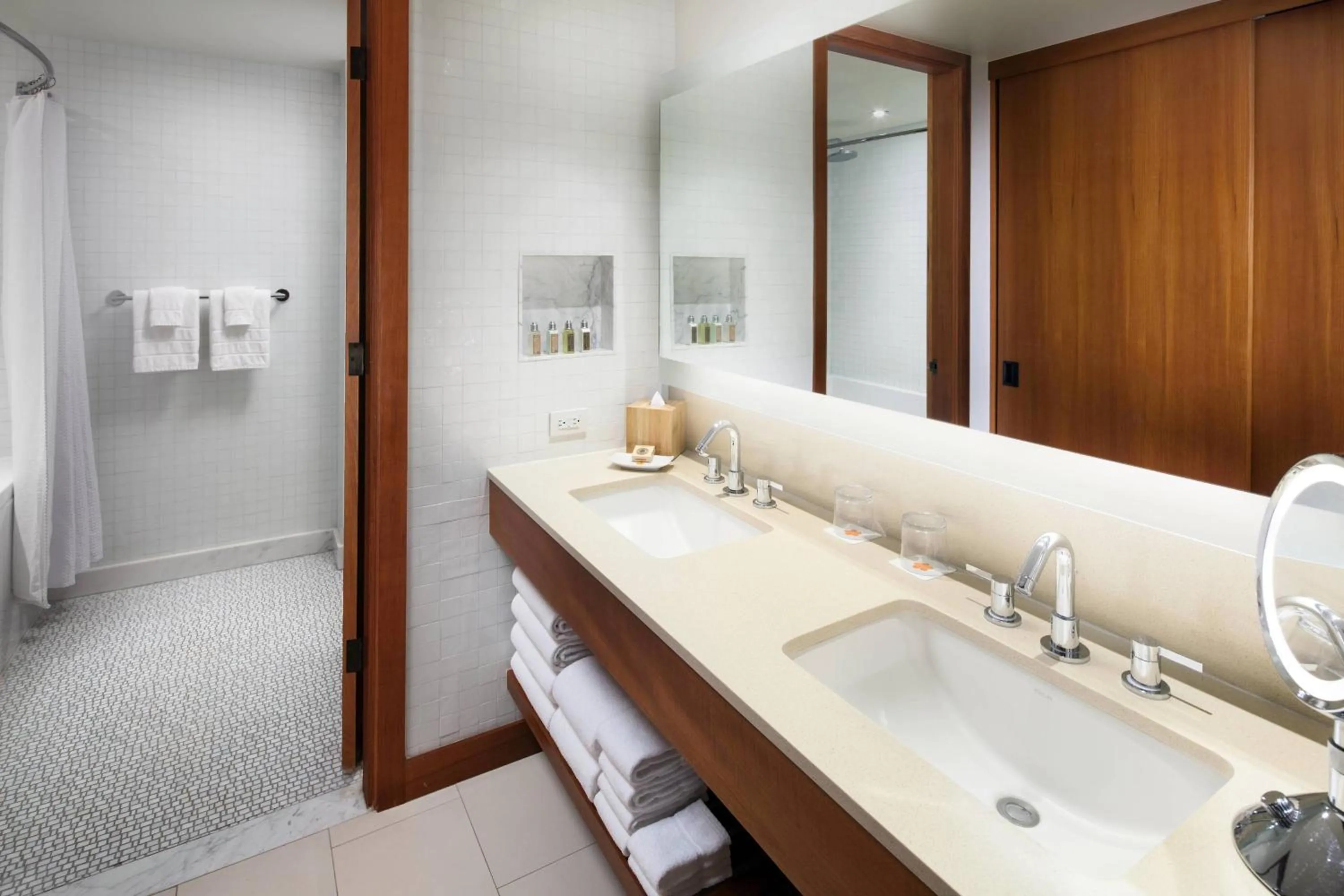 Bathroom in Mauna Kea Beach Hotel, Autograph Collection