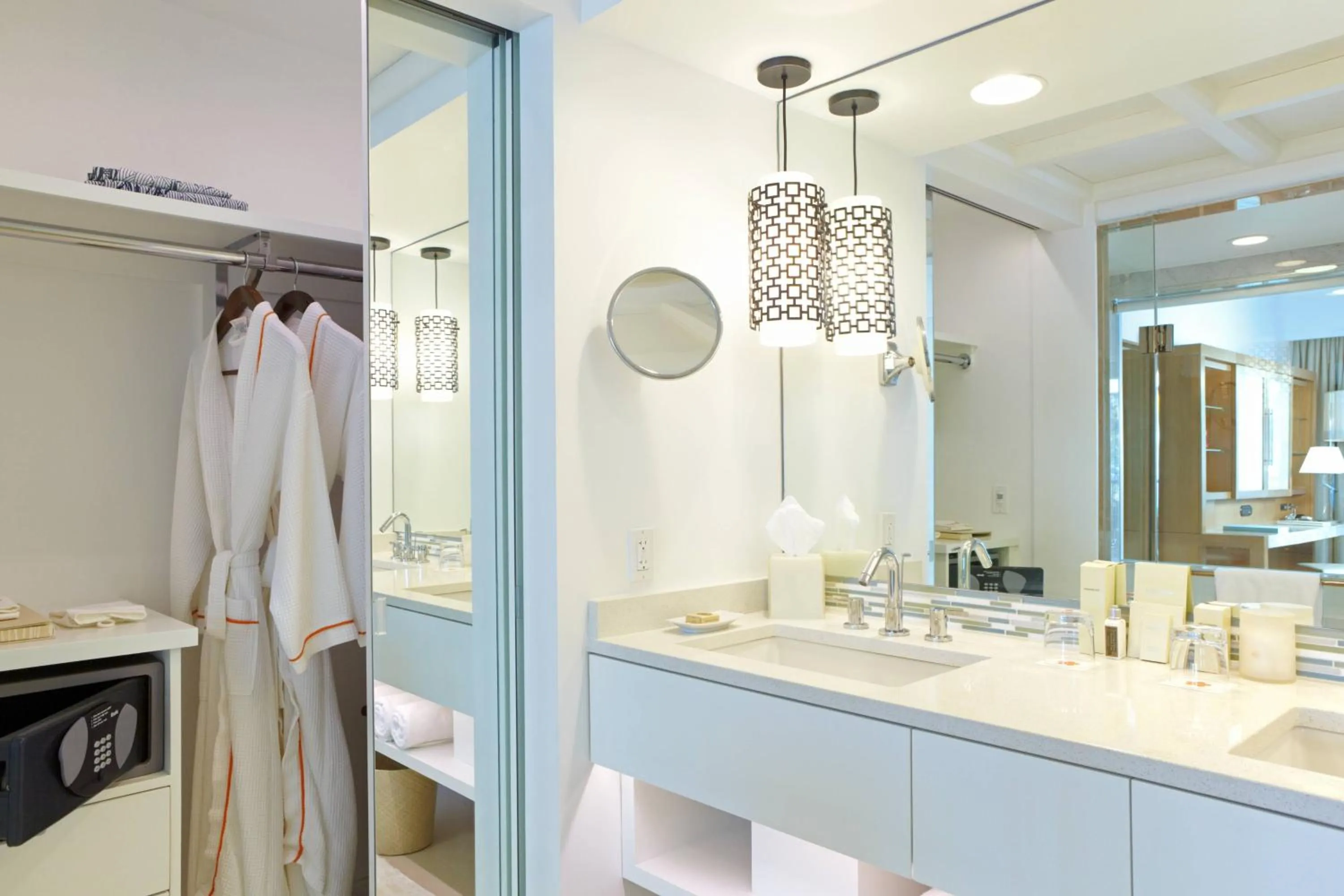 Bathroom in Mauna Kea Beach Hotel, Autograph Collection