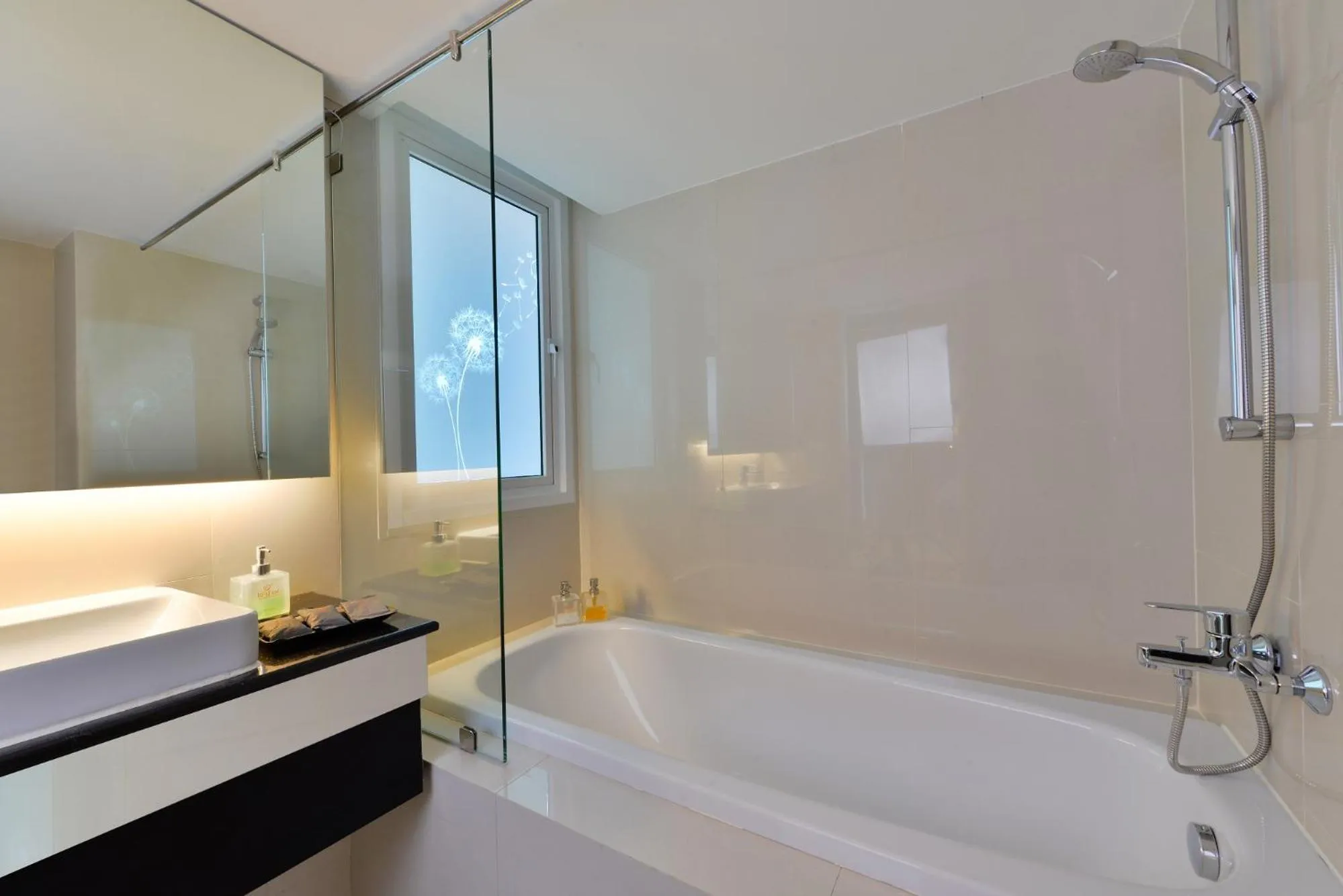 Shower in Le D'Tel Bangkok