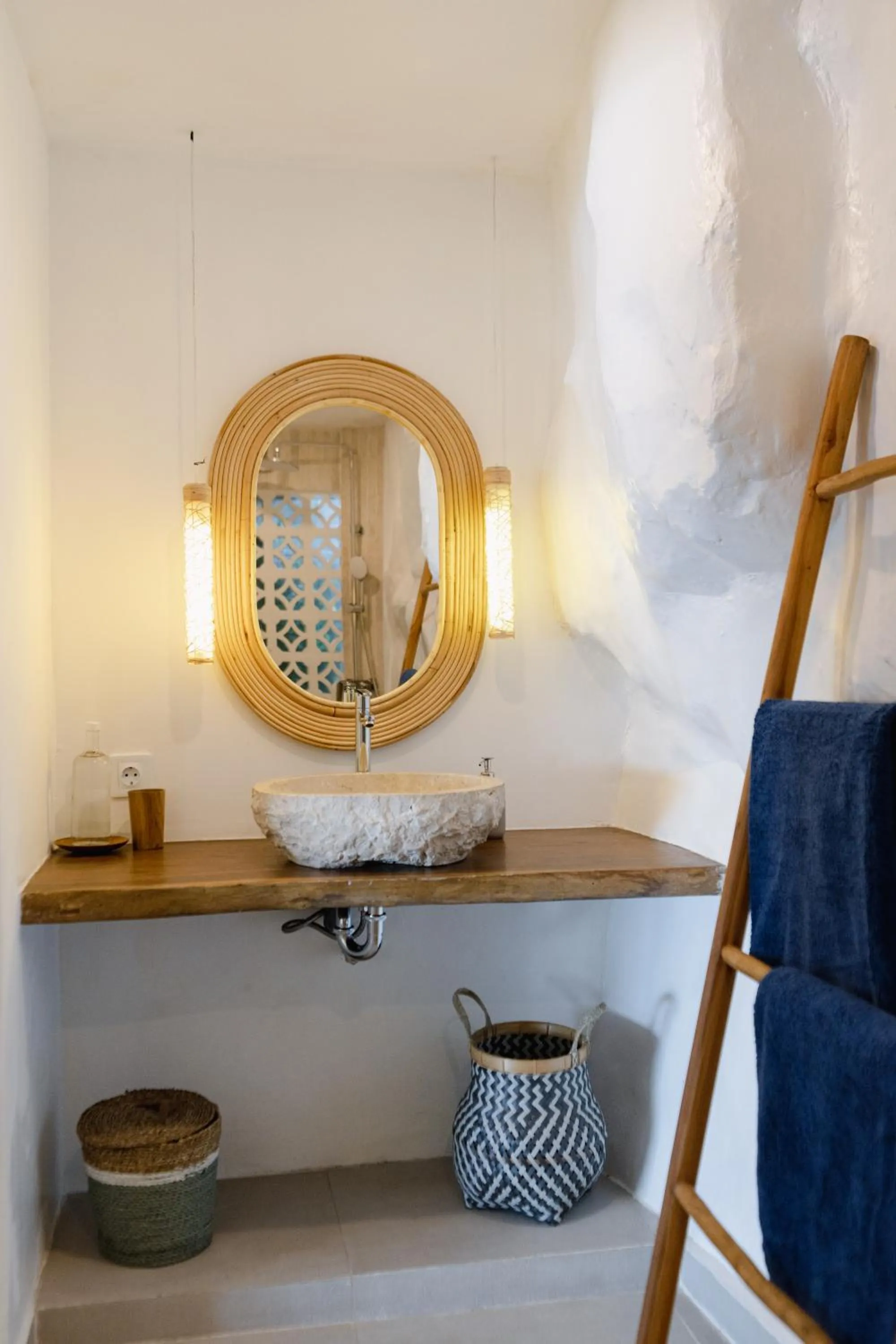 Bathroom in Bingin Beach House