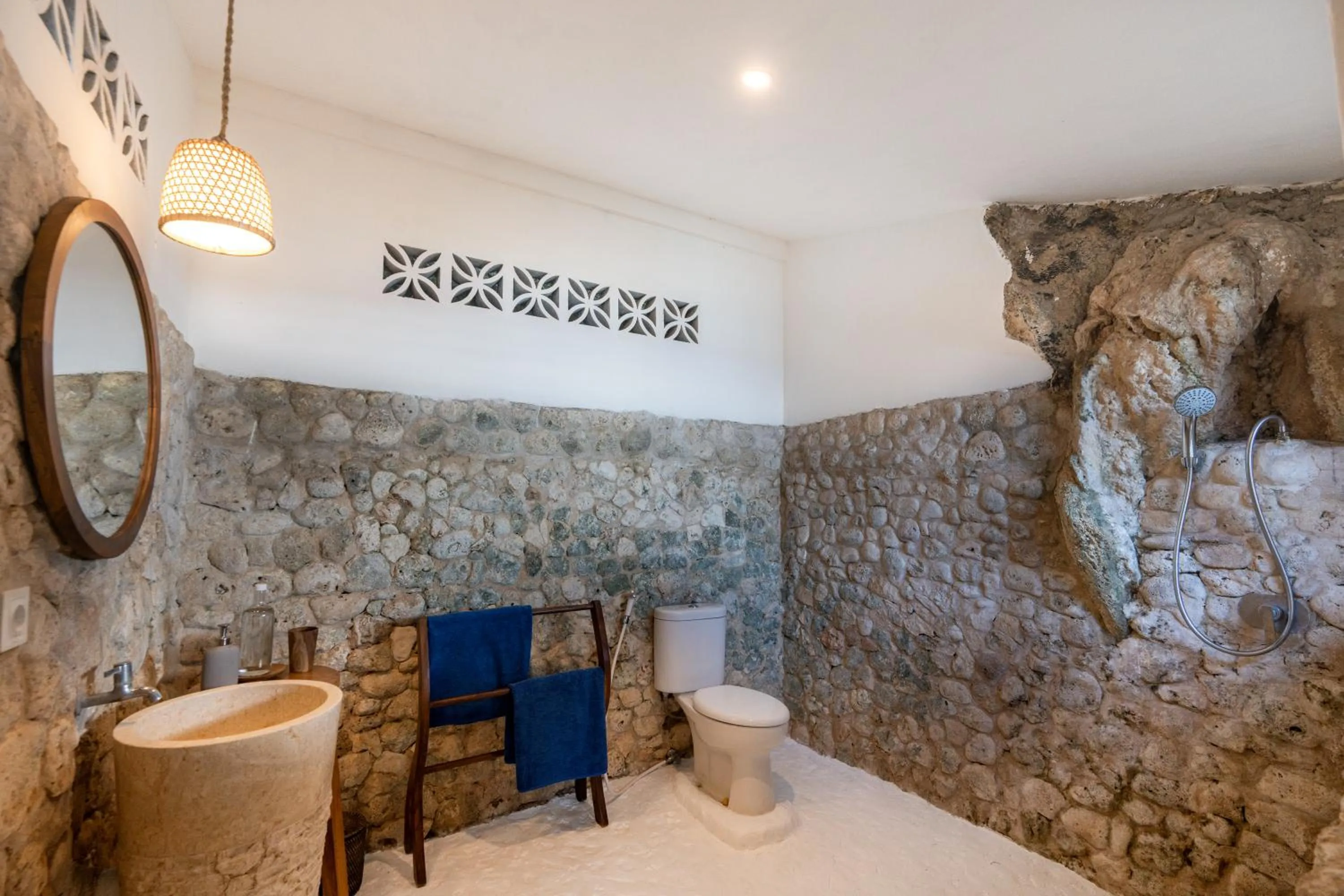 Bathroom in Bingin Beach House