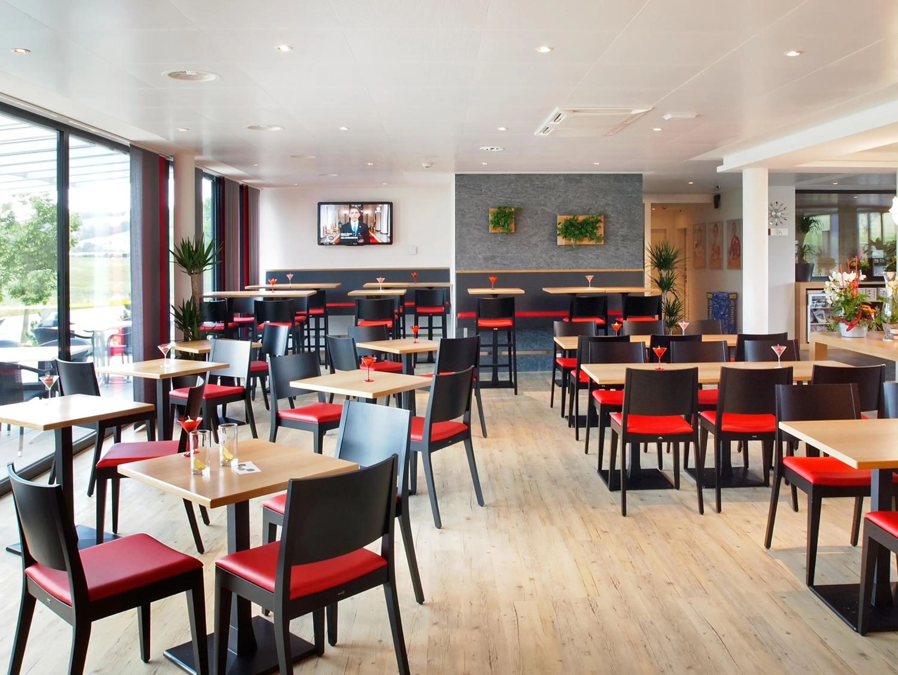 Restaurant/places to eat in ibis Bulle - La Gruyère Swiss Bike Hotel