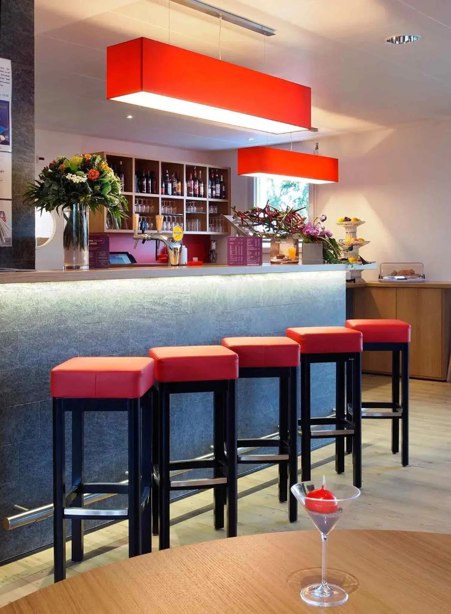 Lounge or bar in ibis Bulle - La Gruyère Swiss Bike Hotel Lounge or bar in ibis Bulle - La Gruyère Swiss Bike Hotel