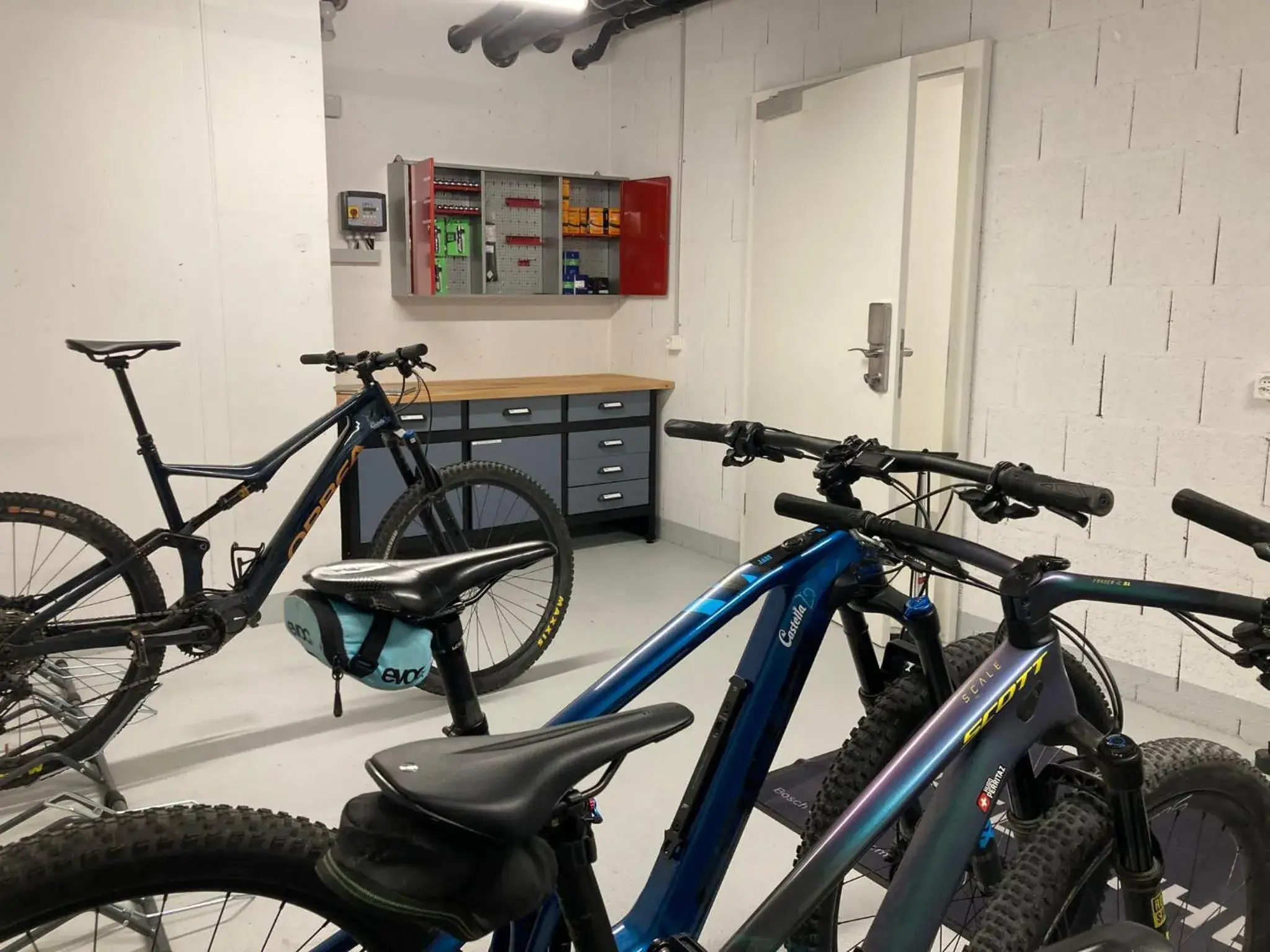 Property building in ibis Bulle - La Gruyère Swiss Bike Hotel Property building in ibis Bulle - La Gruyère Swiss Bike Hotel