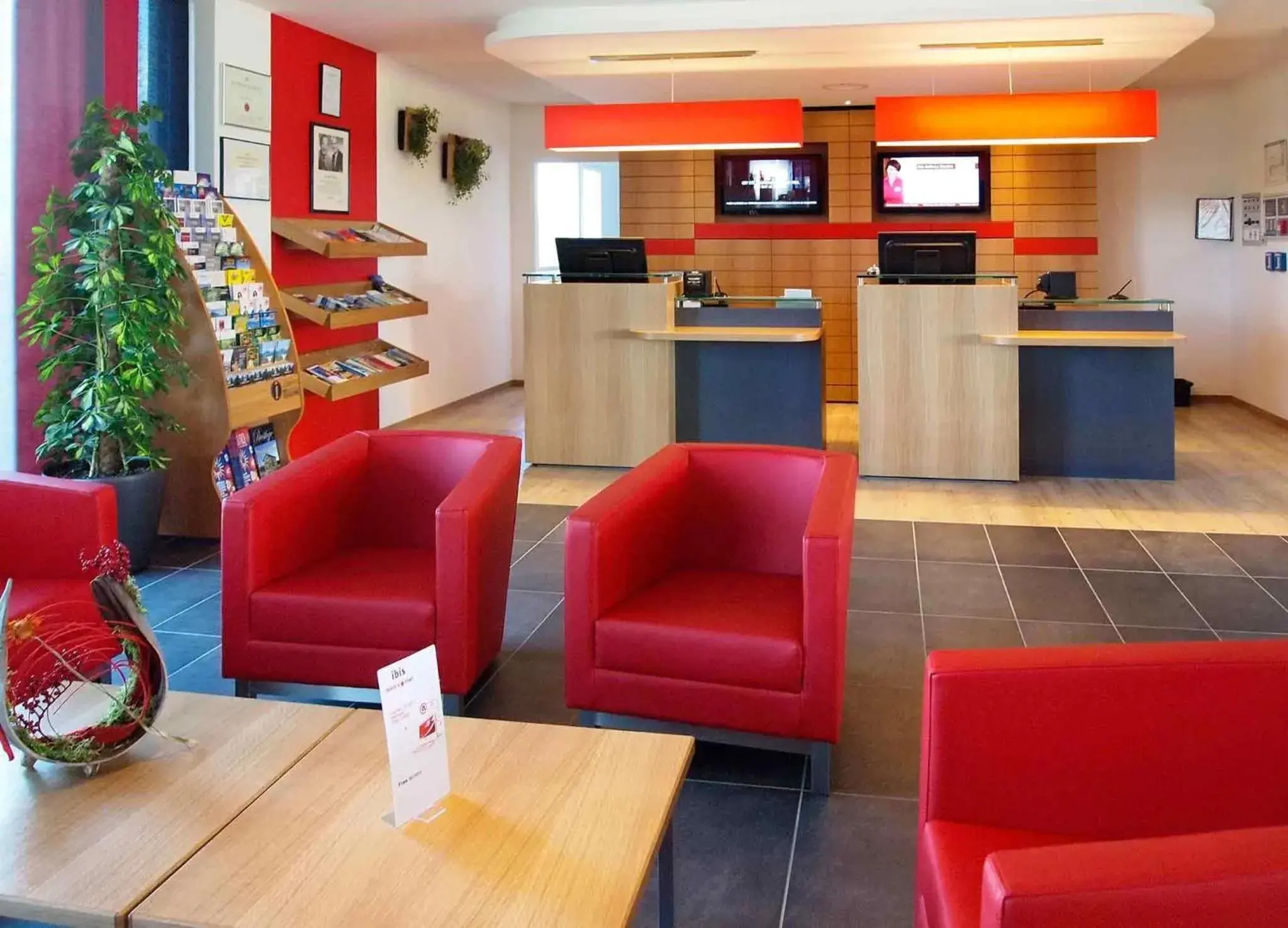 Property building in ibis Bulle - La Gruyère Swiss Bike Hotel Property building in ibis Bulle - La Gruyère Swiss Bike Hotel