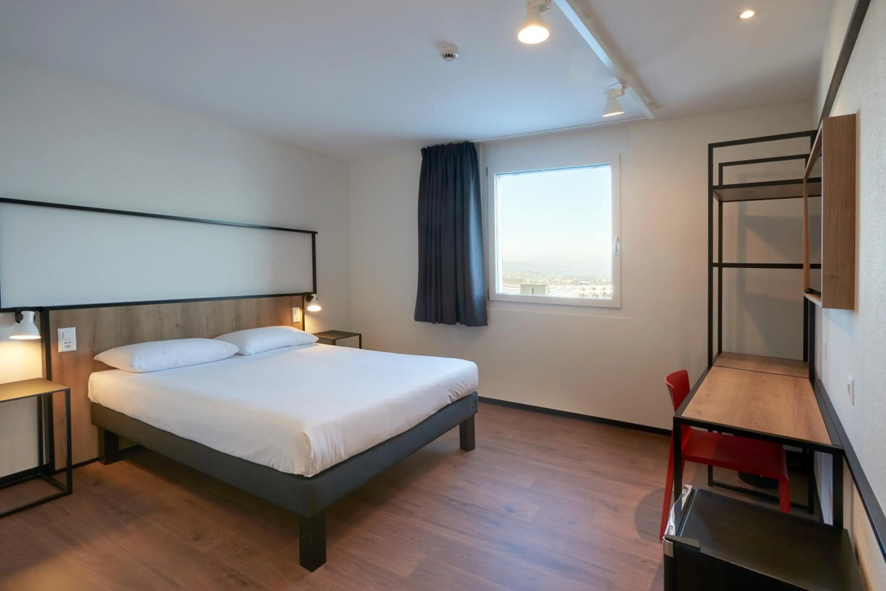 Bedroom, Bed in ibis Bulle - La Gruyère Swiss Bike Hotel