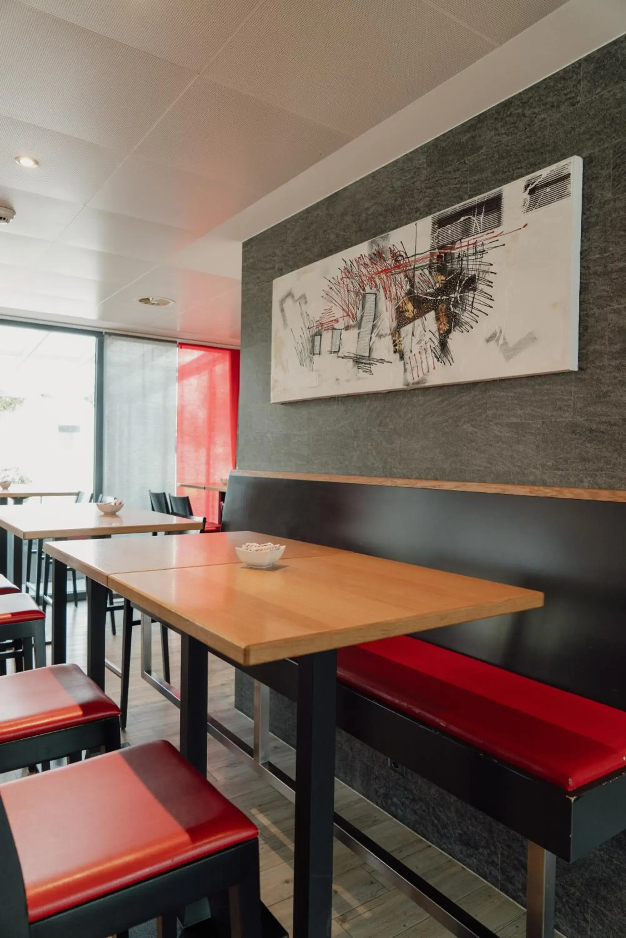 Lounge or bar in ibis Bulle - La Gruyère Swiss Bike Hotel Lounge or bar in ibis Bulle - La Gruyère Swiss Bike Hotel