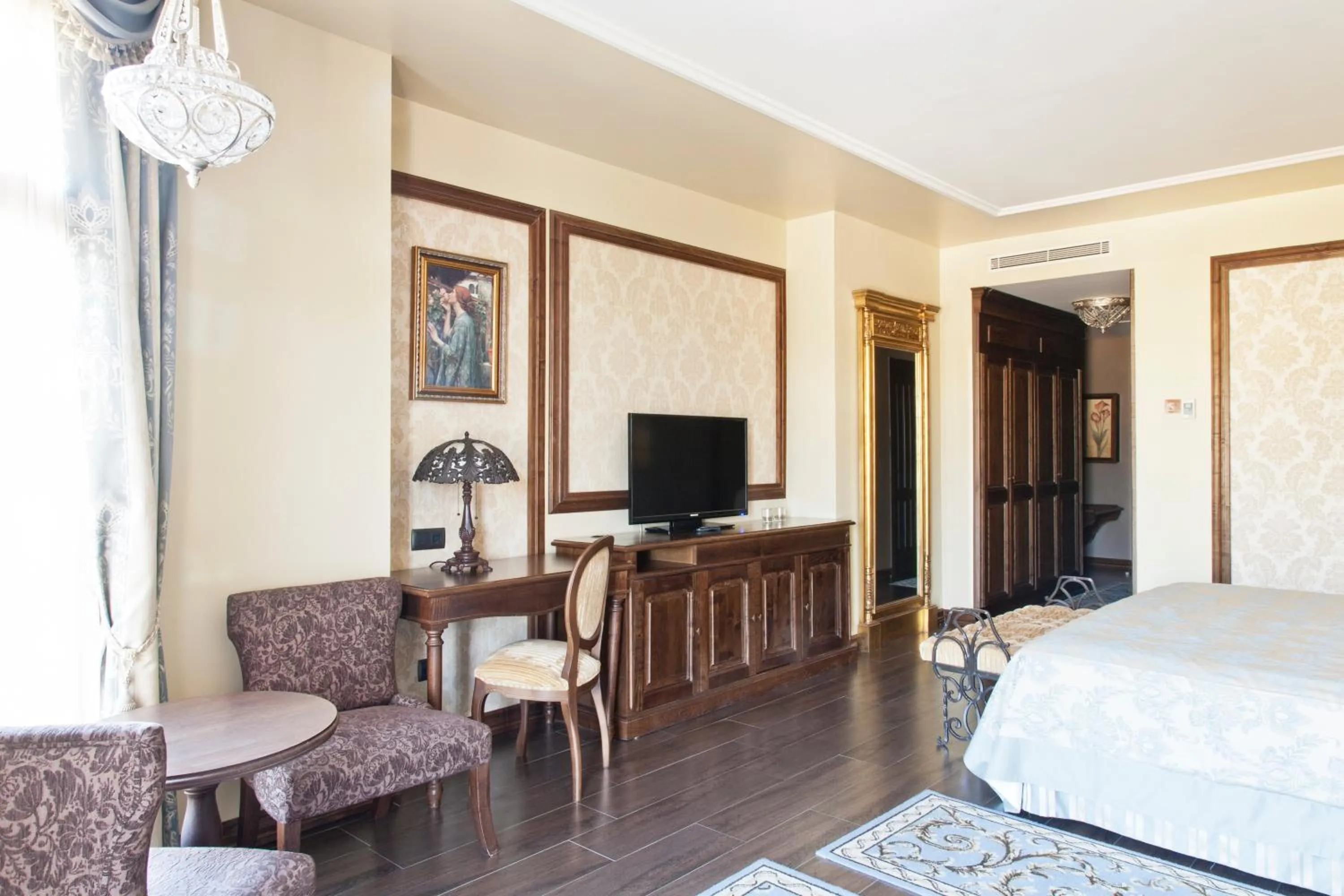 Bedroom, Bed in PortAventura Hotel Lucy's Mansion - Includes unlimited access & Express wristband to PortAventura Park & Ferrari Land