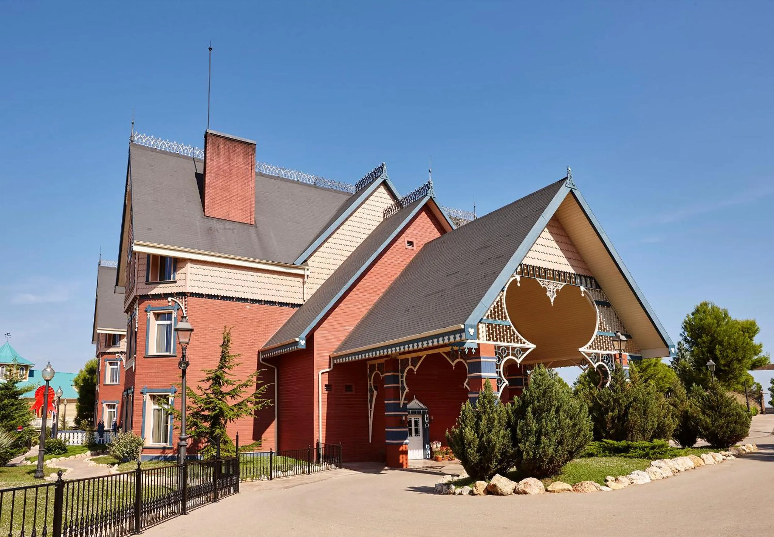 Property building in PortAventura Hotel Lucy's Mansion - Includes unlimited access & Express wristband to PortAventura Park & Ferrari Land